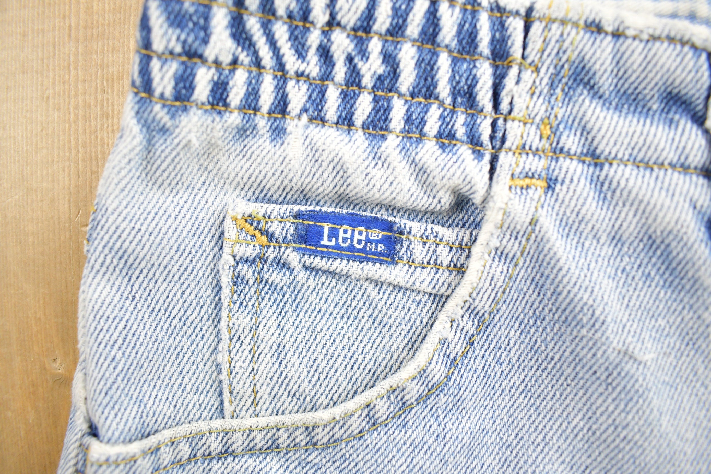 Vintage 1990s Lee Light Wash Denim Jeans 29 - 31 x 26.5 / Vintage Denim / Distressed Jeans / Streetwear Fashion / Vintage Pants