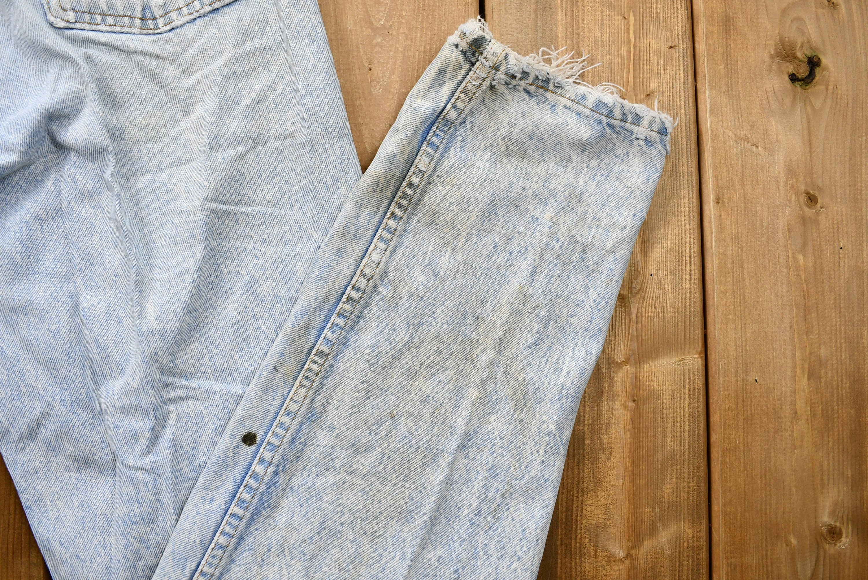 Vintage 1990s Perfectly Distressed Levi's 550 Light Wash Jeans