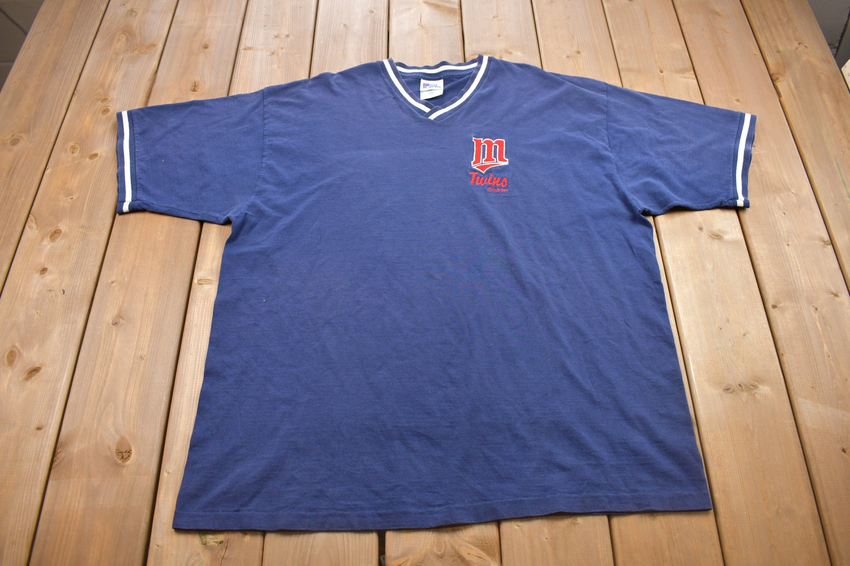Vintage 1997 Pro Player Minnesota Twins Graphic Shirt