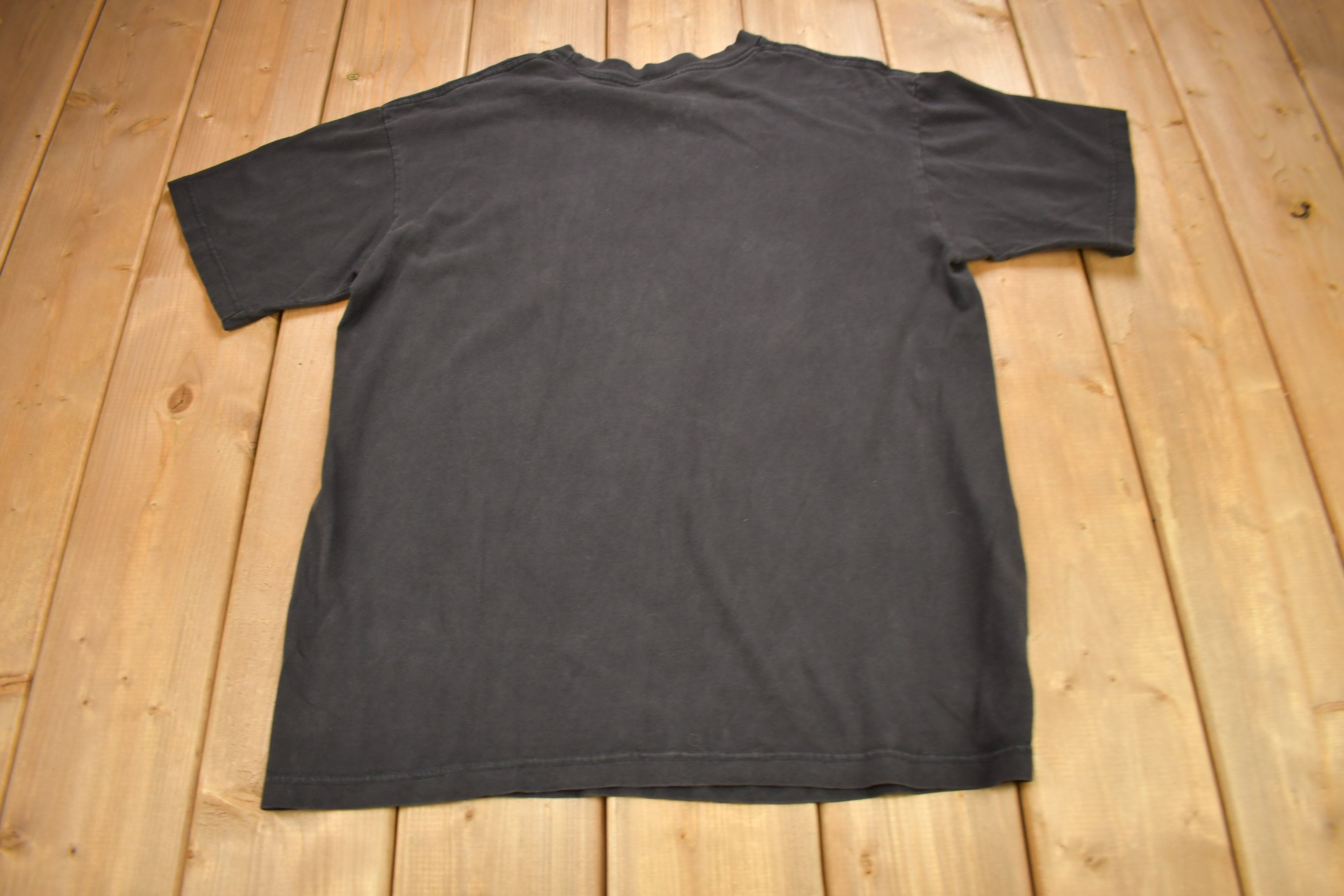 Vintage 1997 Taz-Zilla Graphic Looney Tunes T-Shirt