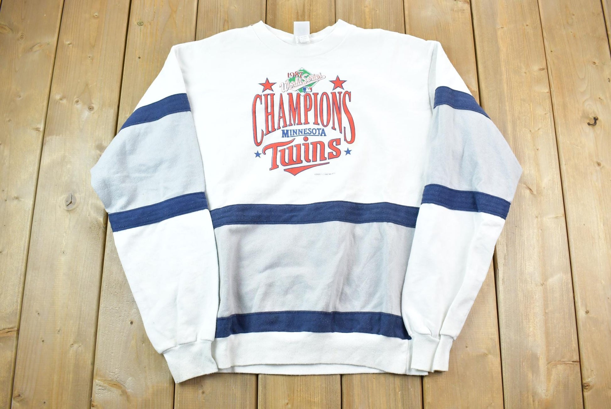Vintage 1987 Minnesota Twins World Series Champions Logo 7 MLB Crewneck Sweatshirt / Made In USA / Embroidered Sportswear / Americana