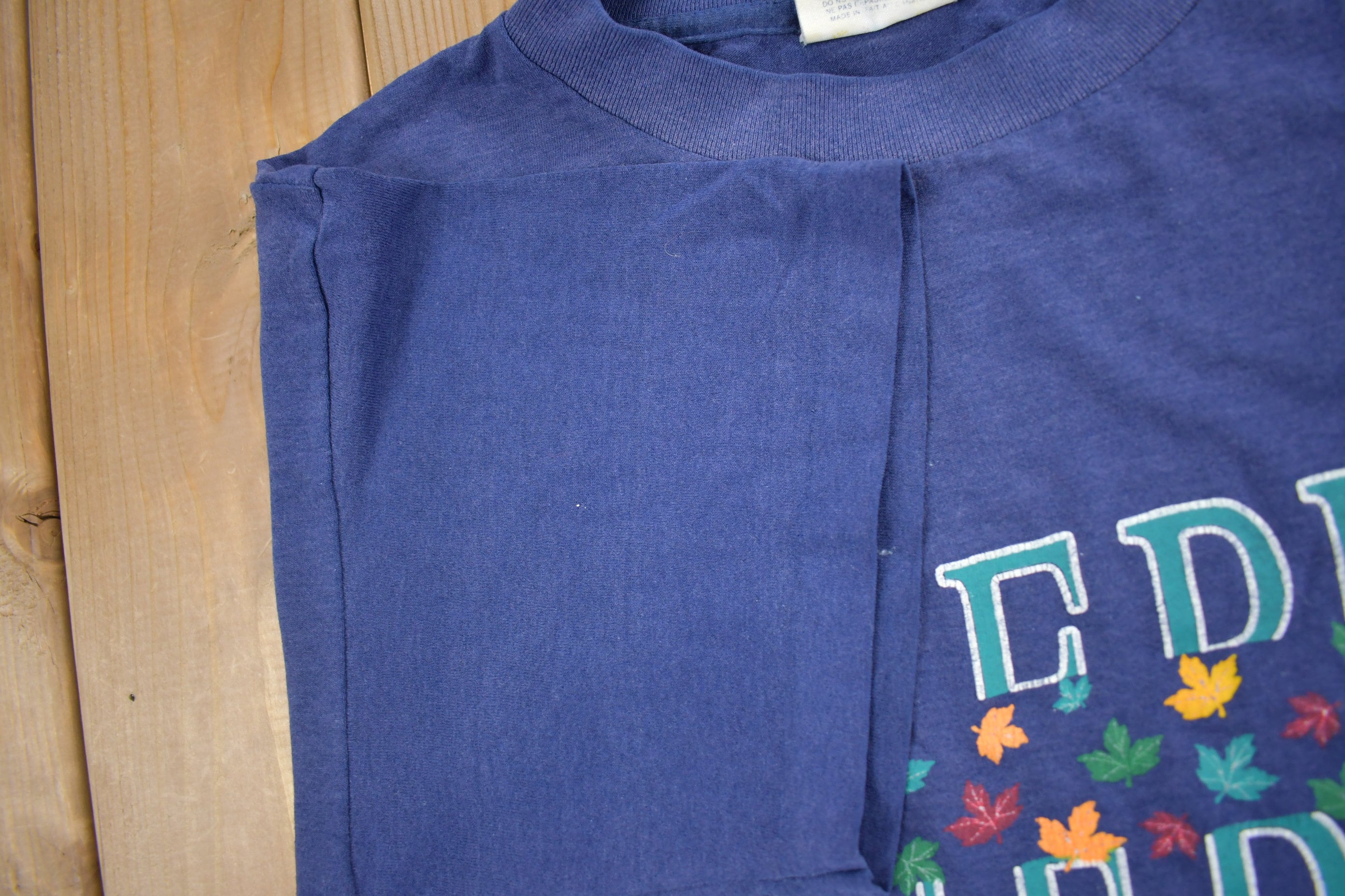 Vintage 1990s Quebec Canada Souvenir T Shirt