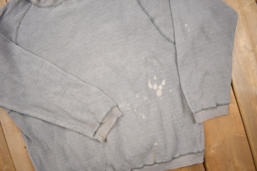 Vintage 1990s Distressed Blank Crewneck Sweatshirt / 90s Crewneck / Essential / Streetwear / 90s Blank