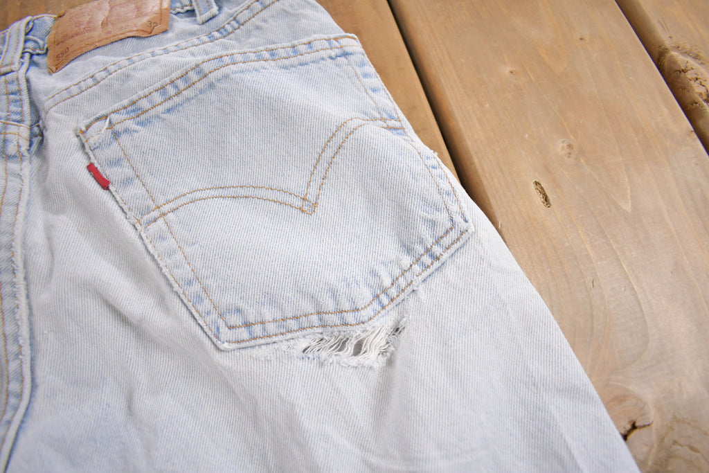Vintage 1990s Levi's 550 Light Wash Distressed Jeans Size 30 x 30