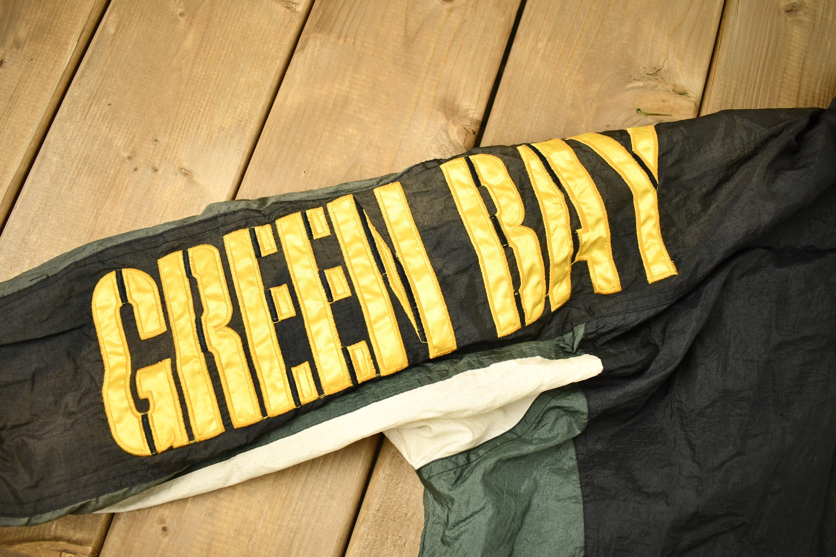 Vintage 1990s Green Bay Packers NFL Ladies First Puffer Jacket