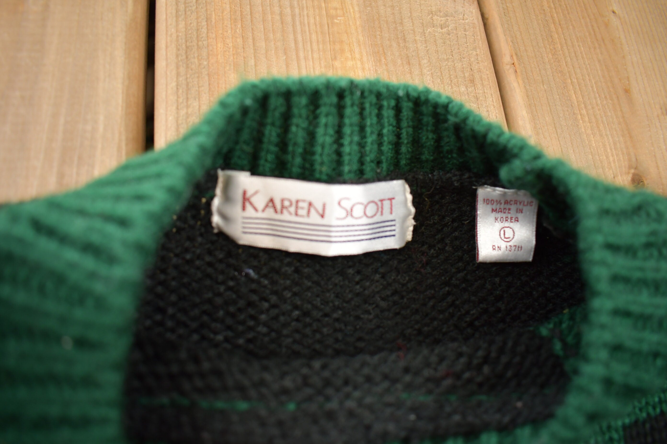 Vintage 1990s Knitted Crewneck Sweater /