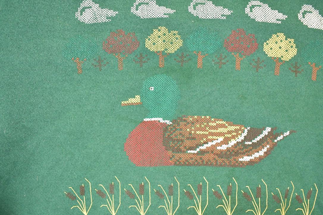 Vintage 1990s Cute Pixel Farm Ducks Graphic Print Crewneck Sweatshirt Men's M