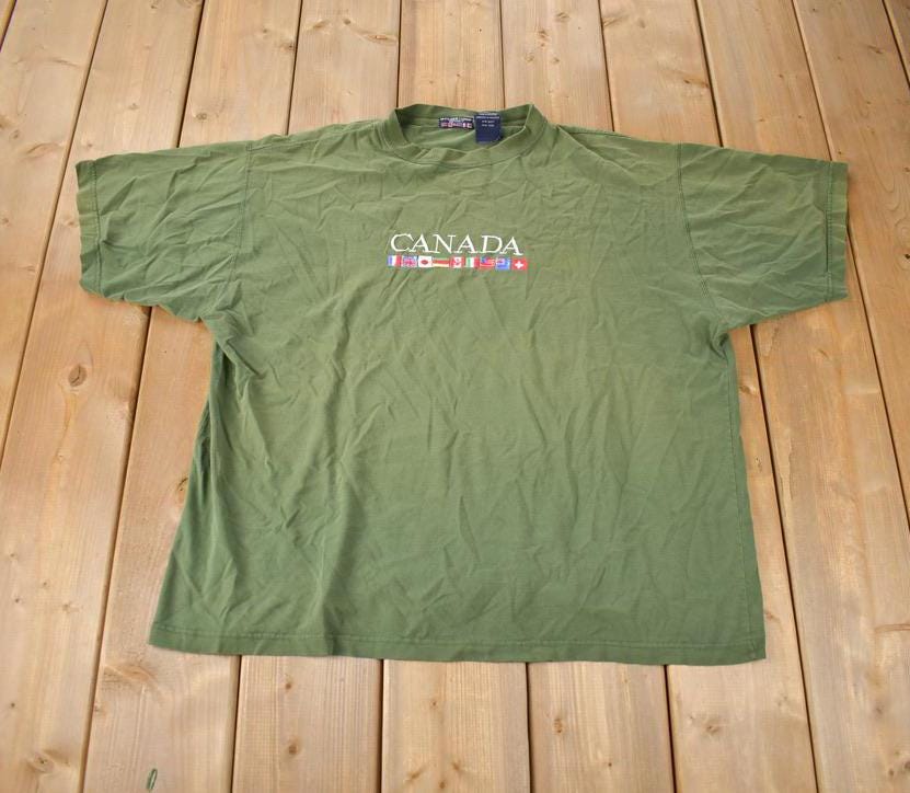Vintage 1990s Canada Embroidered International Sport Souvenir Travel T Shirt