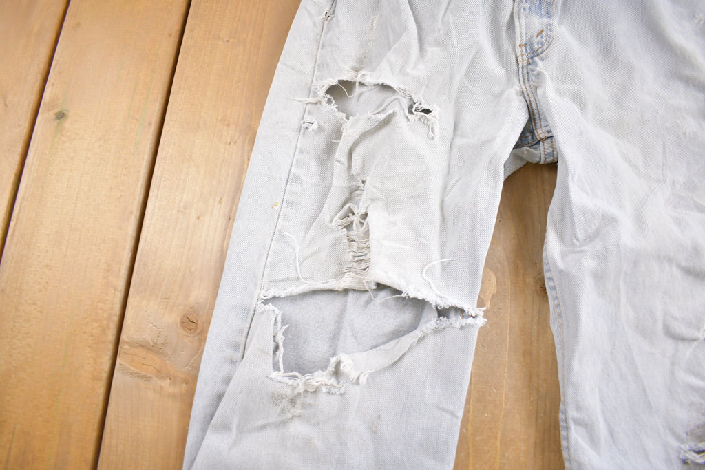 Vintage 1990s Levi's 550 Light Wash Distressed Jeans Size 30 x 30