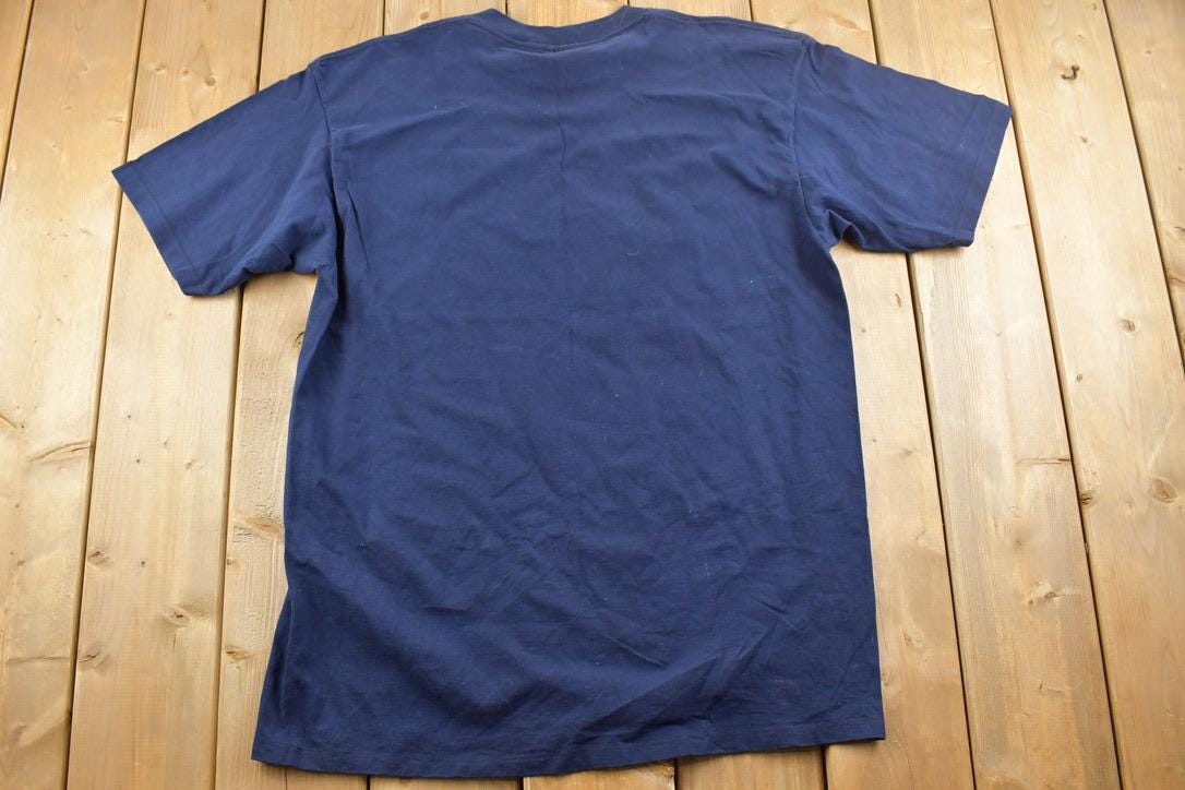 Vintage 1993 Toronto Maple Leafs Stanley's Coming To Town Graphic T-Shirt