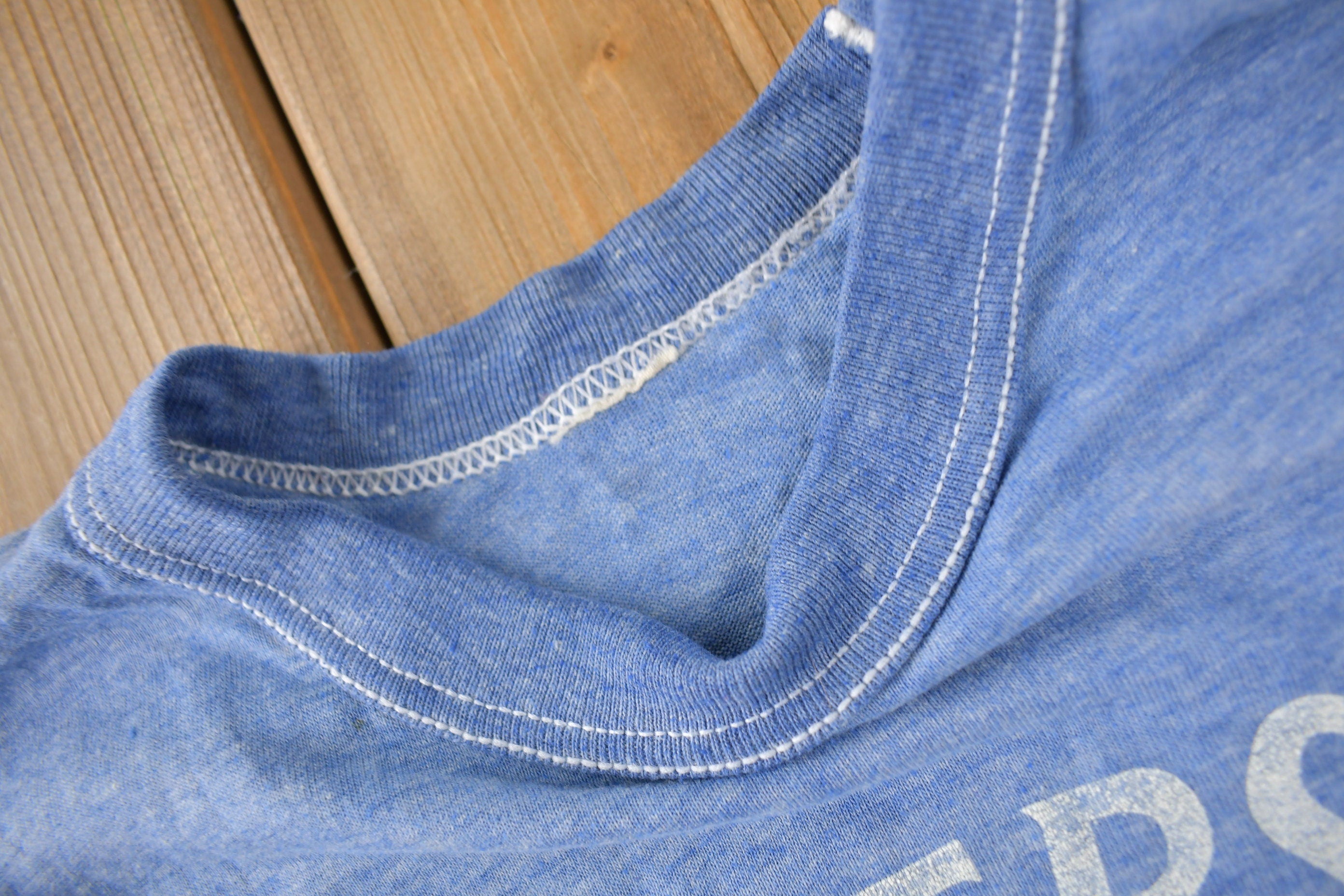 Vintage 1970s University Of Toronto Collegiate Graphic T-Shirt Size XS