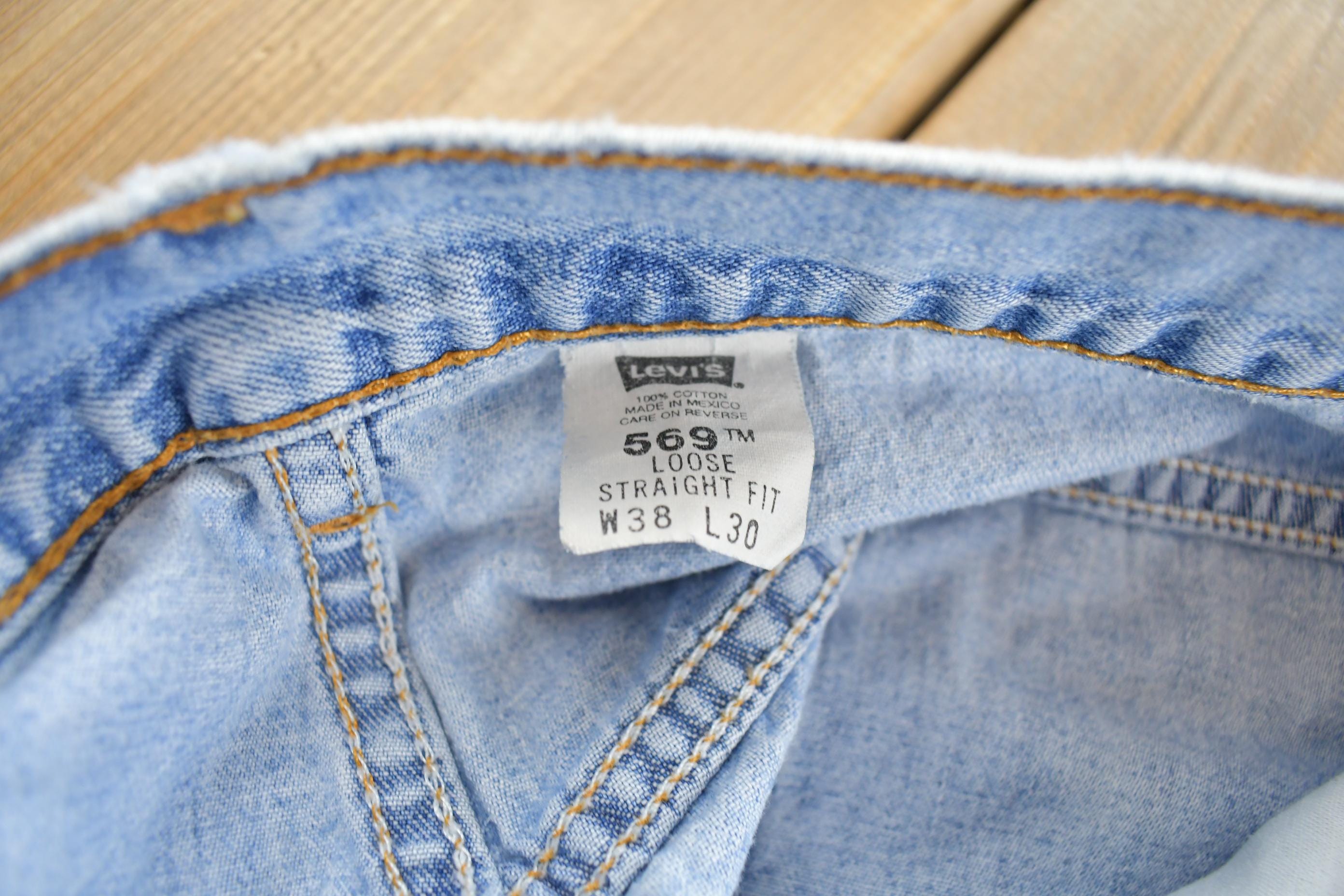 Vintage 1990s Levi's 569 Light Wash Jeans Size 38x30