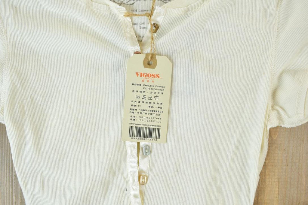 Women Vintage Deadstock Vigoss Y2K T-Shirt / Vigoss Grunge Skull Print / Contrast Stitch / Internet Famous Clothing / Over Dyed