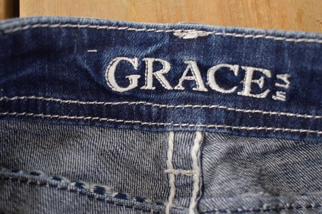 Vintage Deadstock Y2K Grace In LA Bedazzled Low Rise Jeans Women's Size 26x31 / Boot Cut Jeans / 2000's Embroidered Contrast Stitched Denim