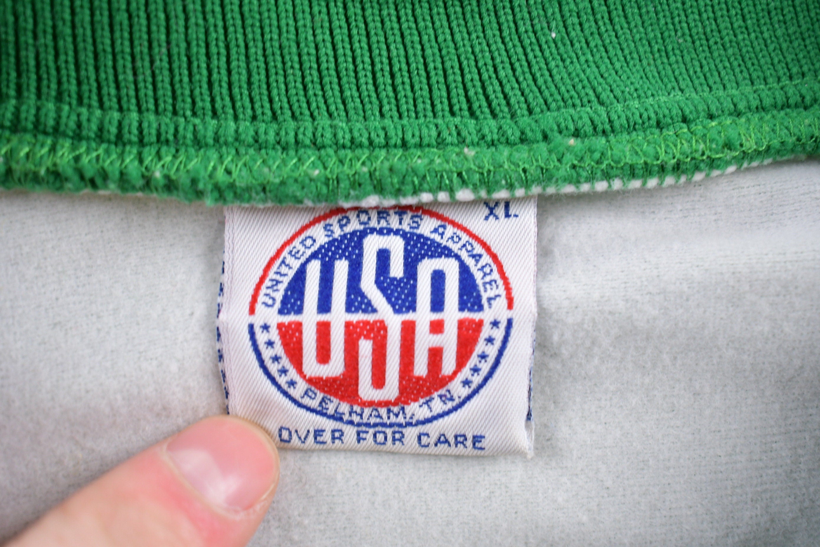 Vintage 1990s Ursuline Fighting Irish Graphic Pullover Windbreaker Jacket