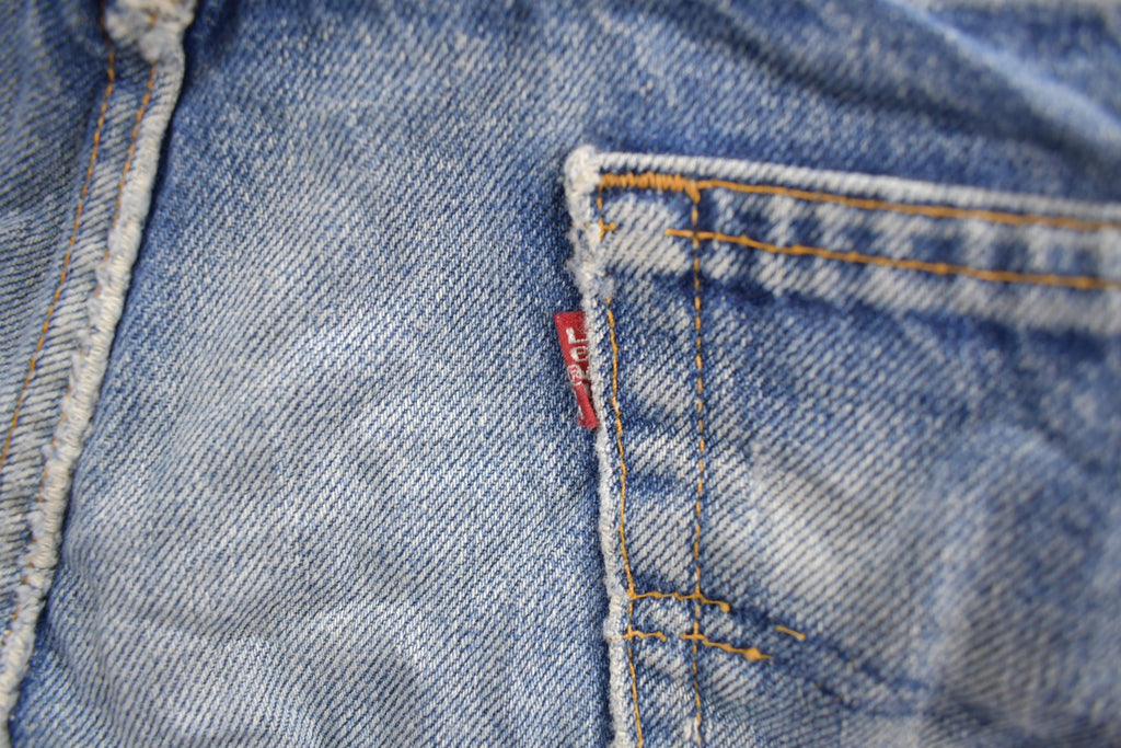 Vintage 1990s Levi's 550 Relaxed Fit Medium Wash Jeans Size 34 x 30