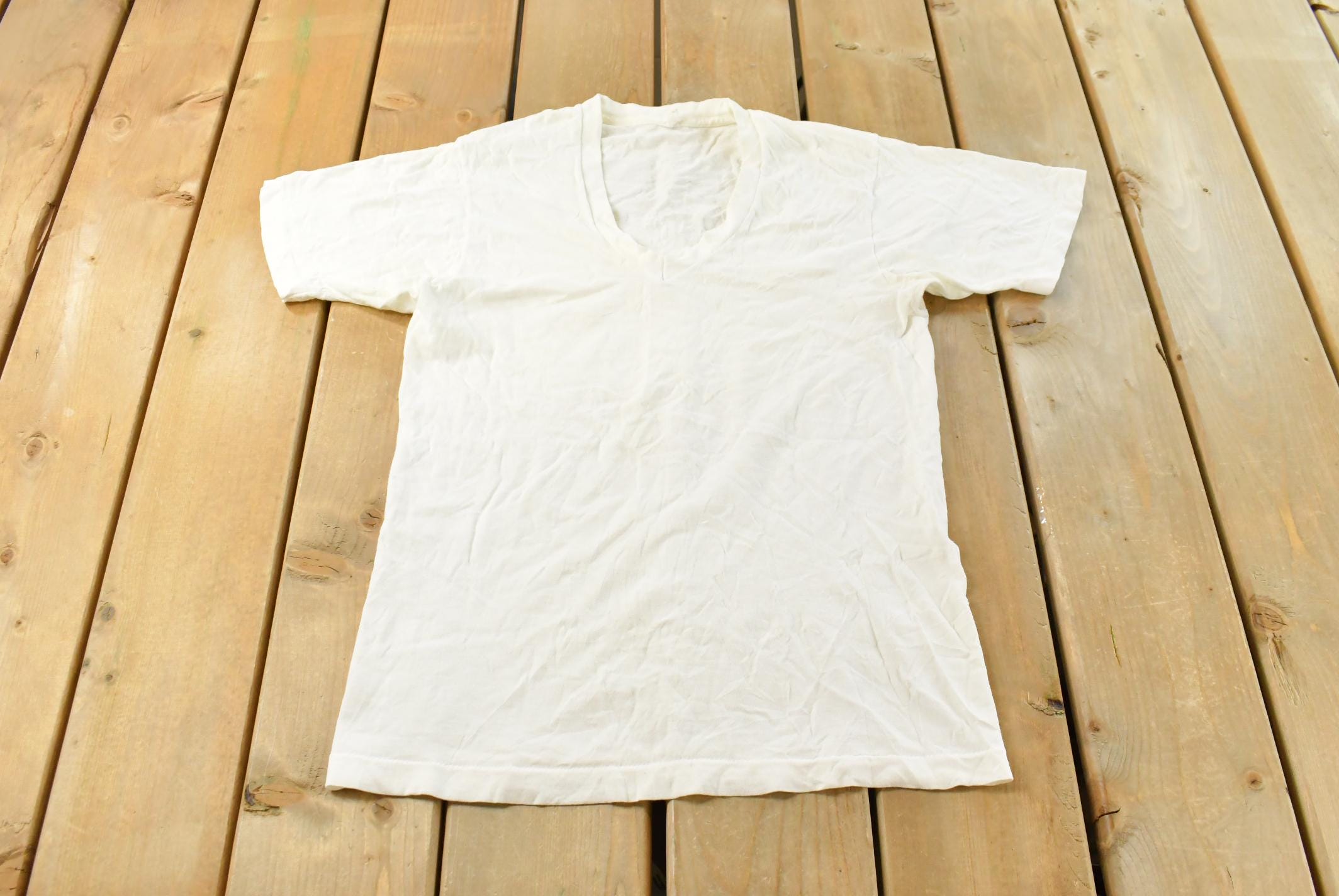 Vintage 1980s Fruit of the Loom Blank V-Neck T-Shirt Men's Small