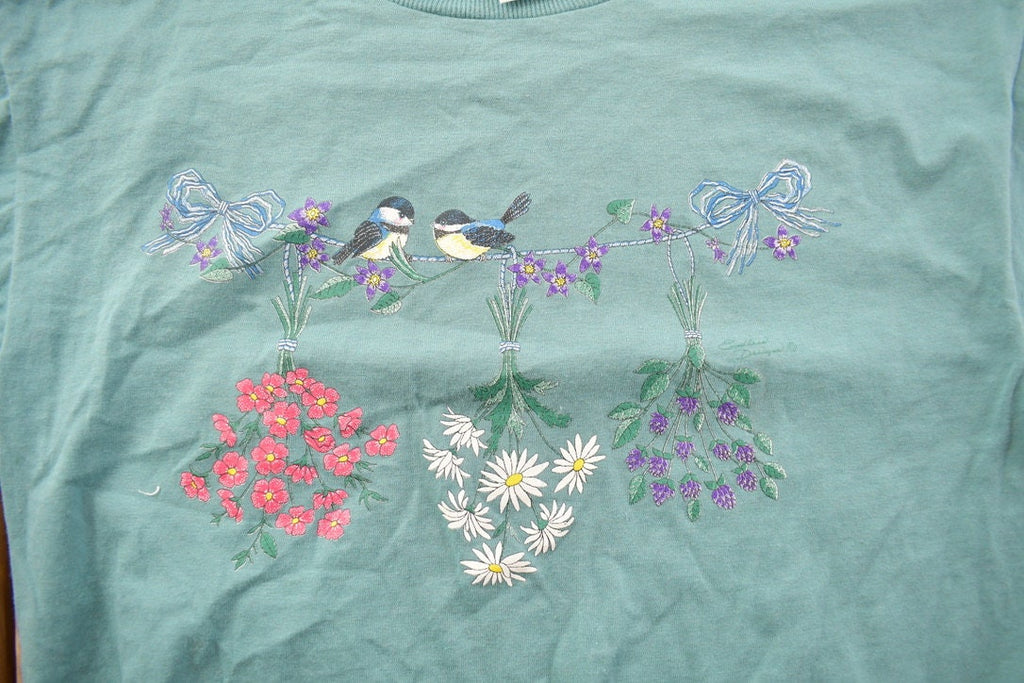 Vintage 90's Birds and Flowers Cute Animal Themed T-Shirt