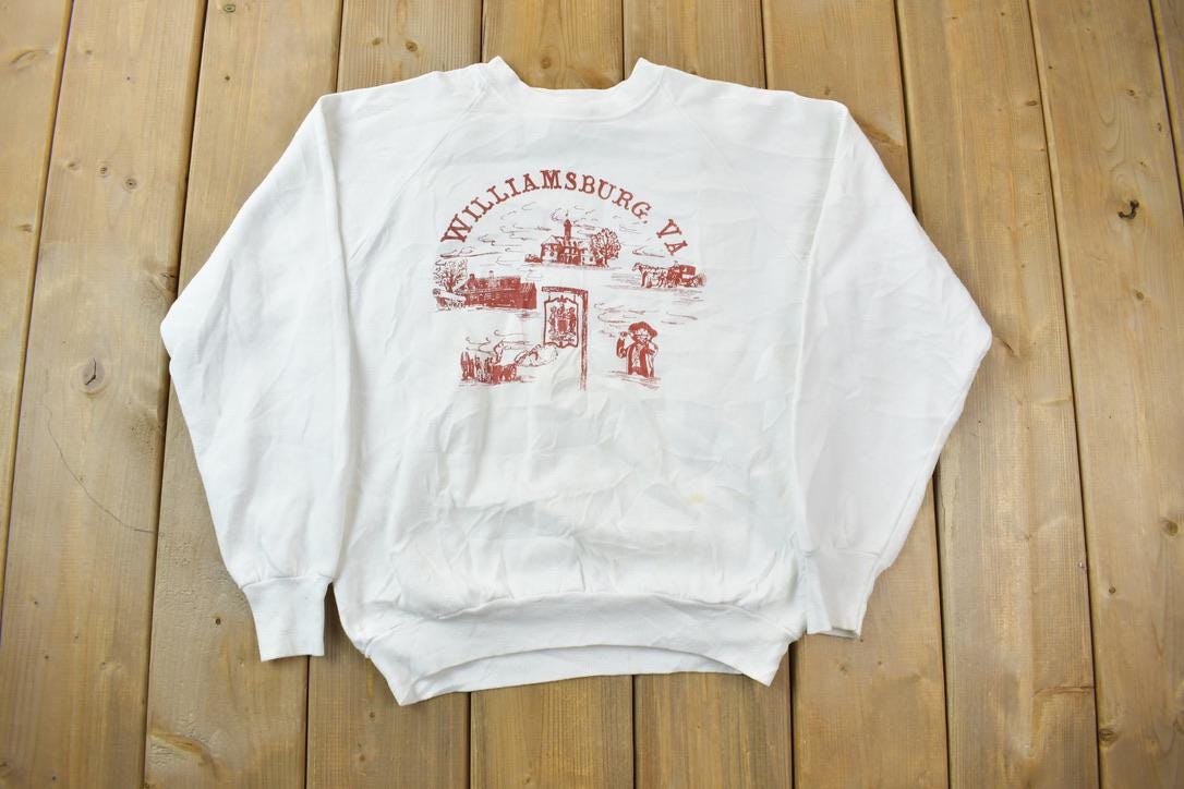 Vintage 1980s Williamsburg Virginia Graphic Crewneck Sweatshirt / Made In USA / 80s Crewneck / American Vintage