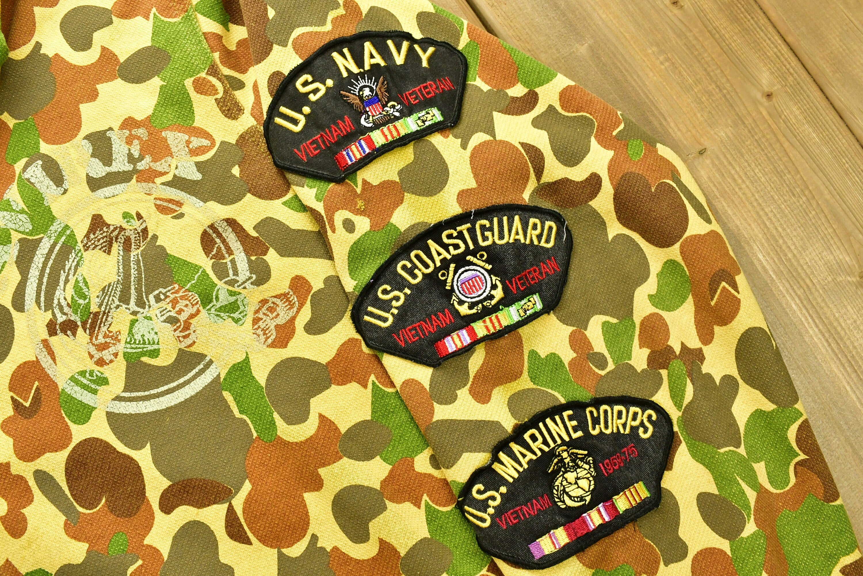 Vintage 90's Avirex Military Camouflaged Graphic Hoodie