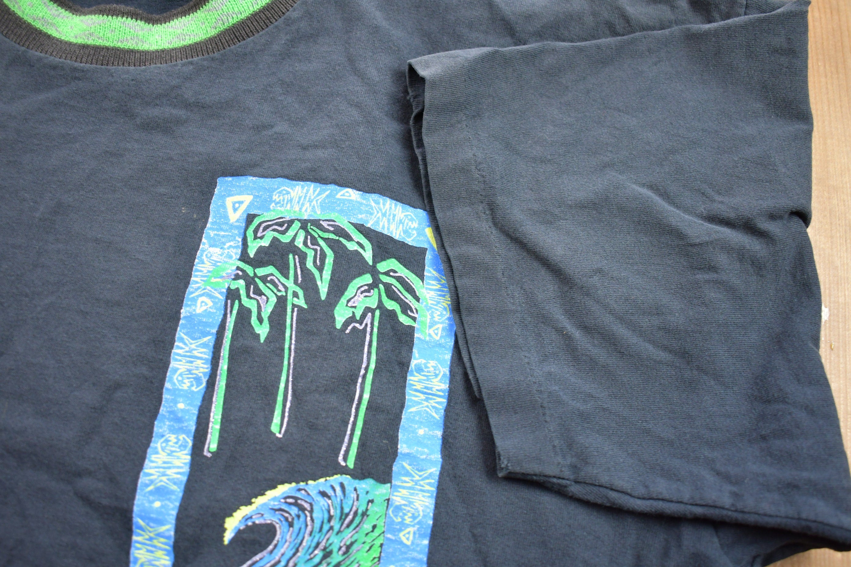 Vintage 1990s Hilton Head Island Wave And Palm Trees Souvenir T Shirt