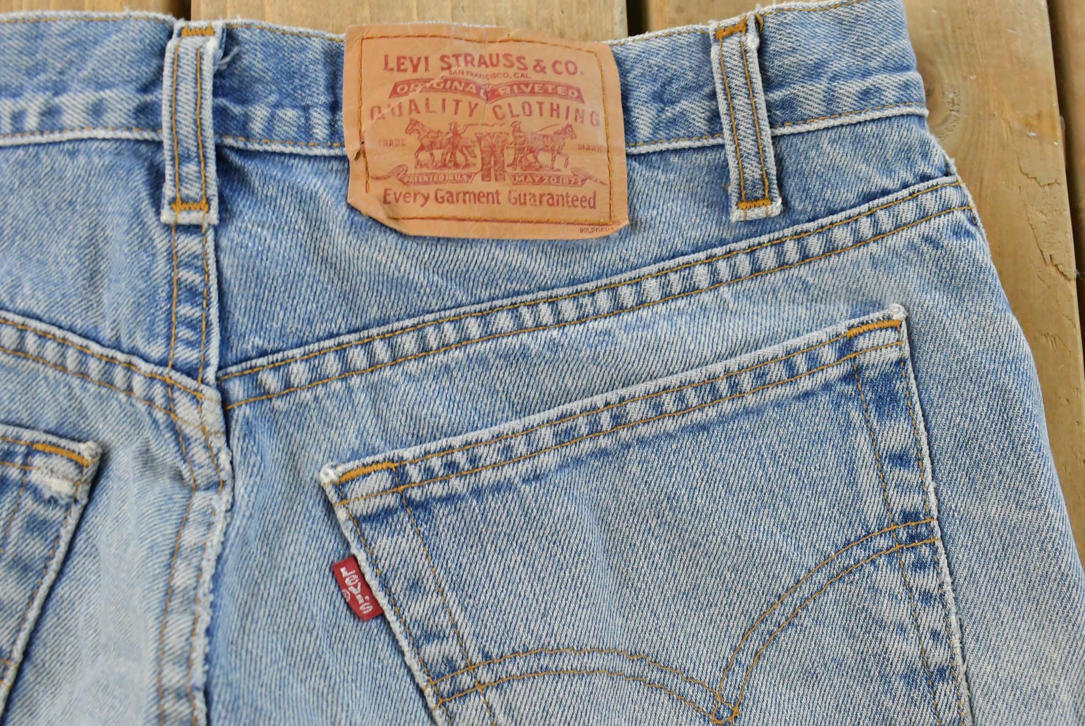 Vintage 1990s Levi's Distressed 505 Regular Straight Denim Jeans Men's 33 x 32 / 90s Levi's / Classic Americana / Made in Canada