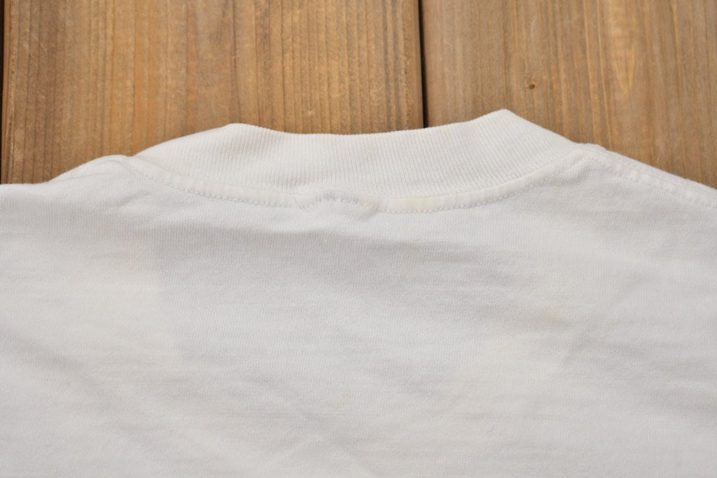 Vintage 1990s Grizzly Bear Graphic T-Shirt /