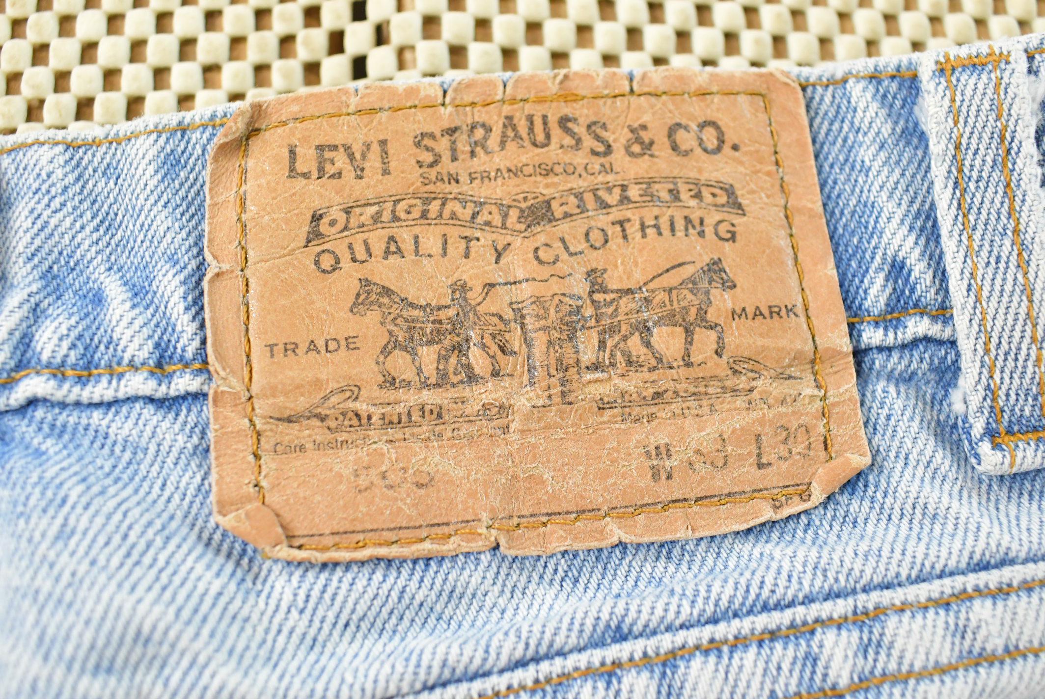 Vintage 1990s Levi's 505 Orange Tab Denim Blue Jeans Size 31 x 29 Made In USA