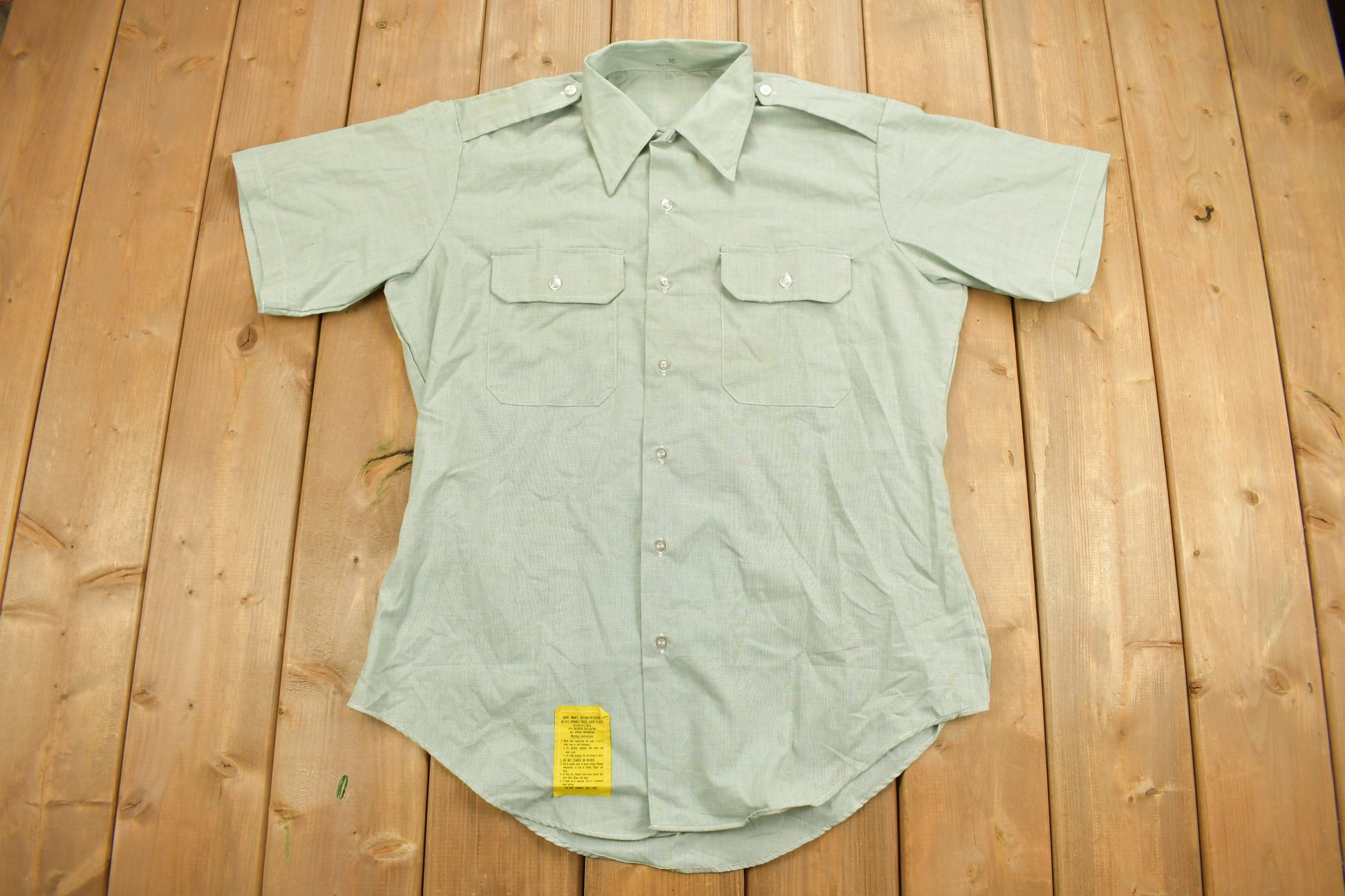 Vintage 1981 Green Button Up Short Sleeve Shirt / 90s Button Up / Vintage Embroidery / Short Sleeve / True Vintage / Casual Shirt