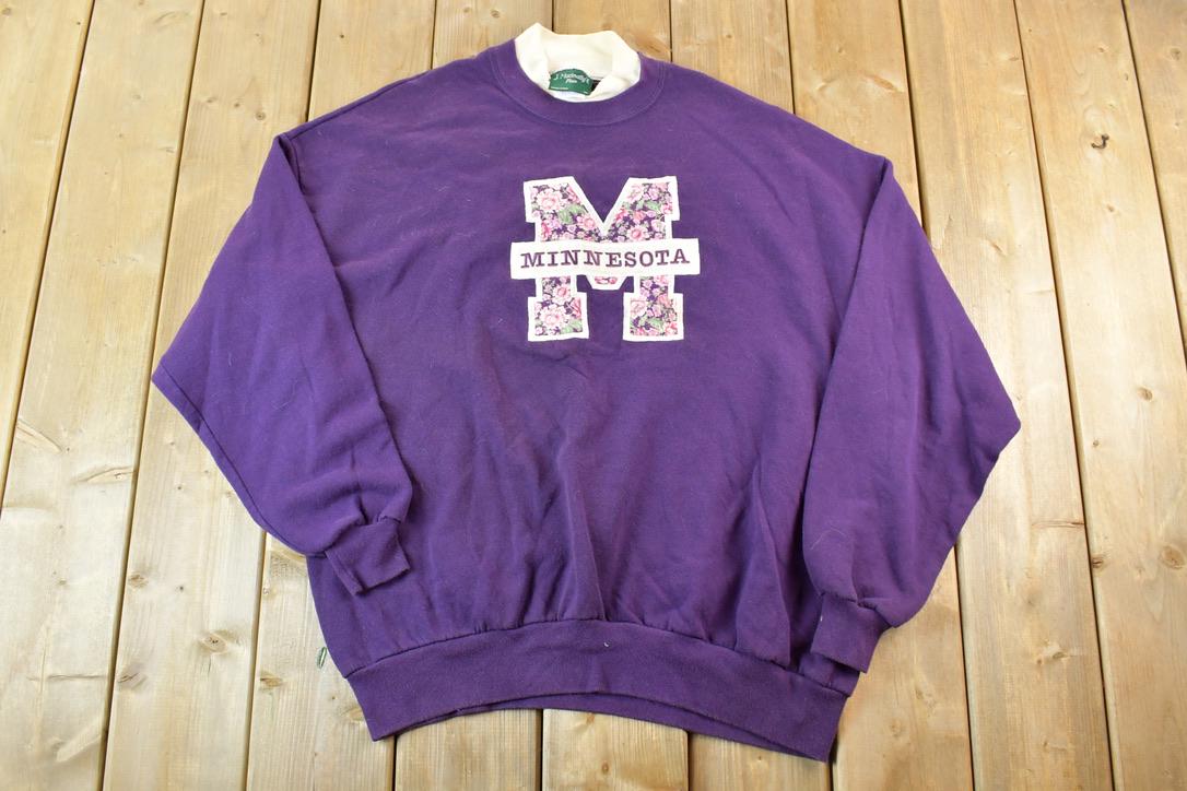 Vintage 1990s Minnesota Cute Embroidered M Double Collar Crew Neck Sweater