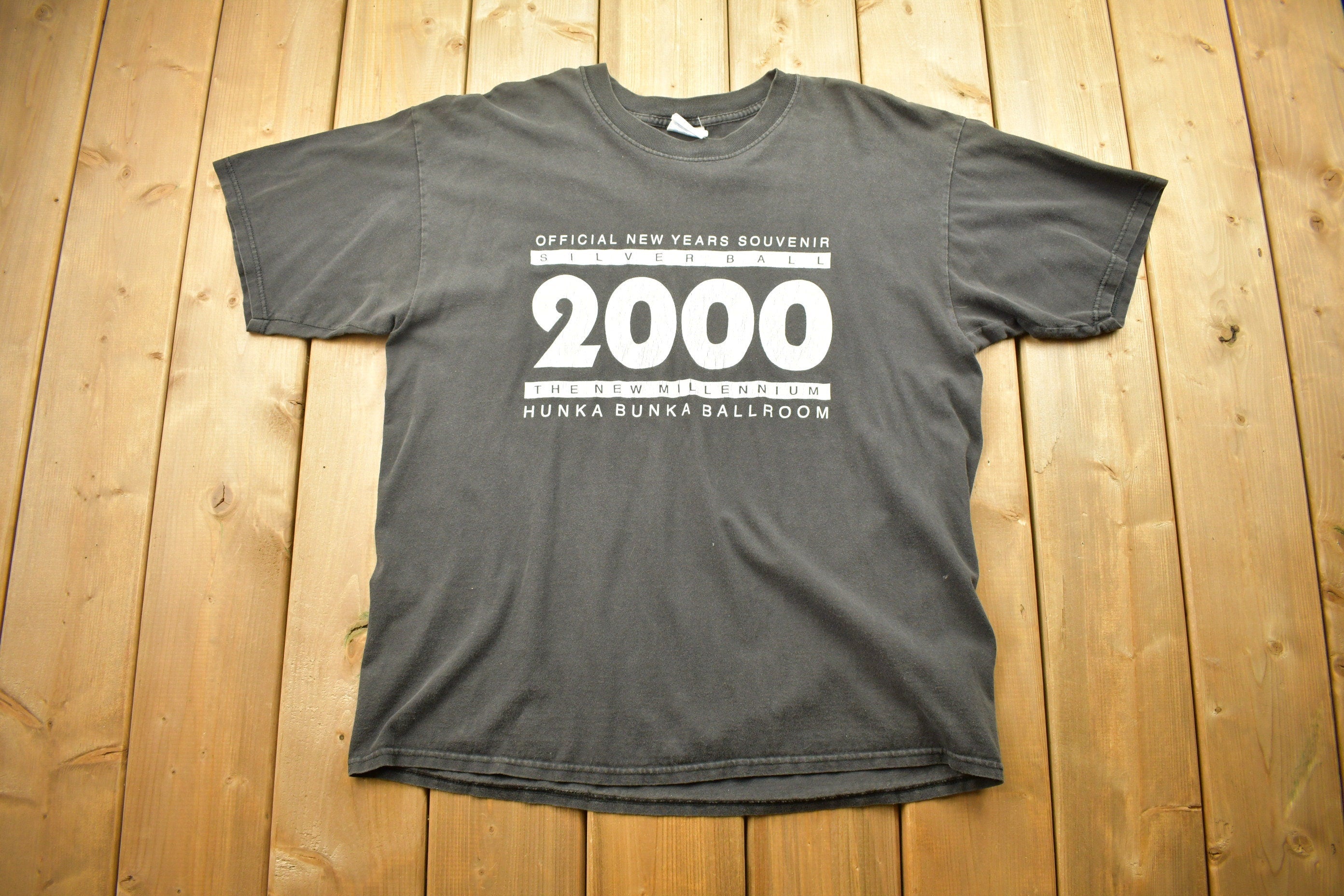 Vintage 2000New Years Eve Graphic T-Shirt