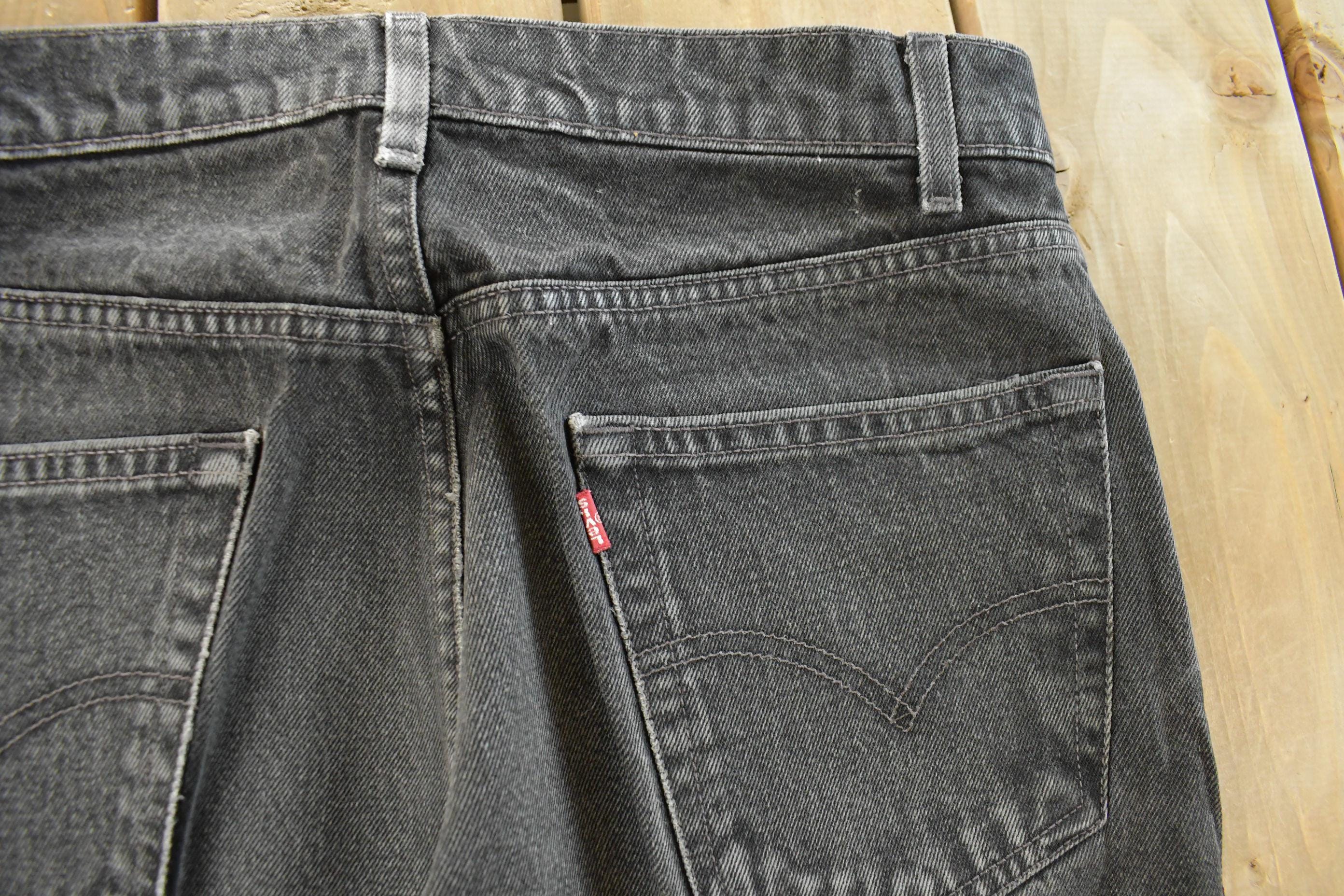 Vintage 1990s Levi's 505 Regular Straight Fit Starched Denim Jeans Men's Size 32 x 30