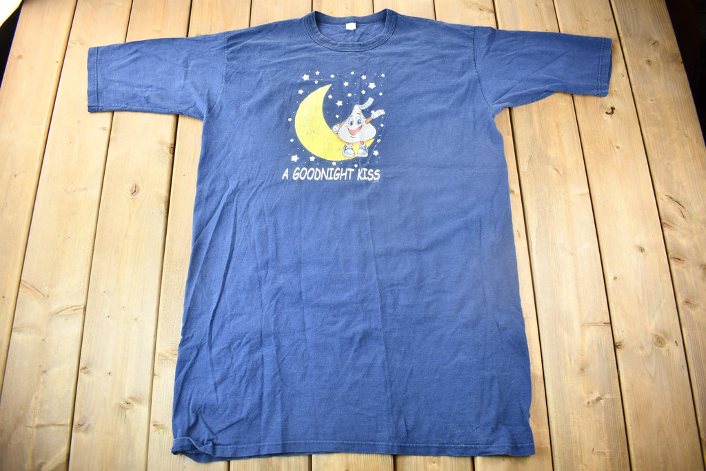 Vintage 1990s A Goodnight Kiss Hersheys Graphic Sleep Shirt