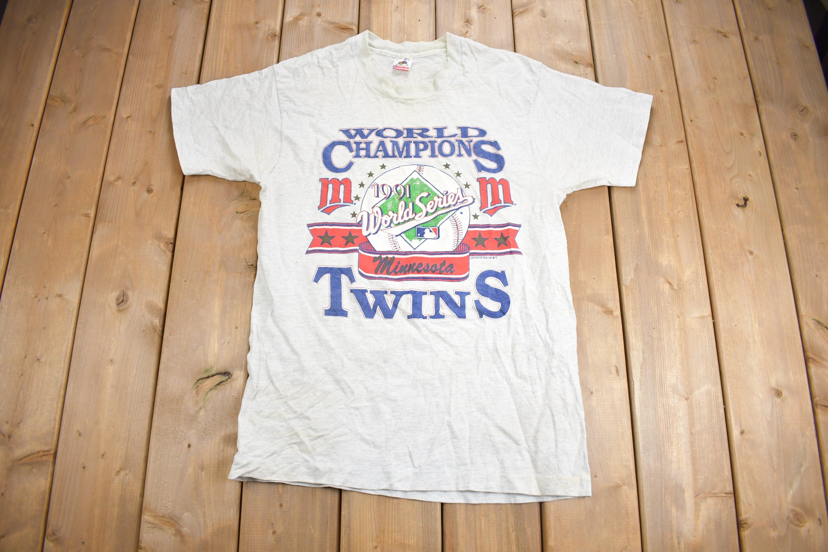 Vintage 1991 Minnesota Twins MLB World Champions Graphic T-Shirt