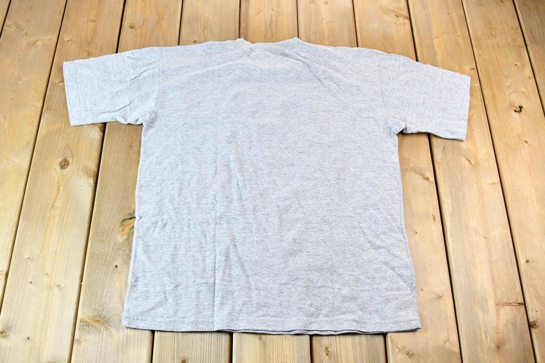 Vintage 1990s Toronto Ontario Canada Tartan Style Wildlife Graphic T-Shirt  Made In Canada  Canadiana Vintage