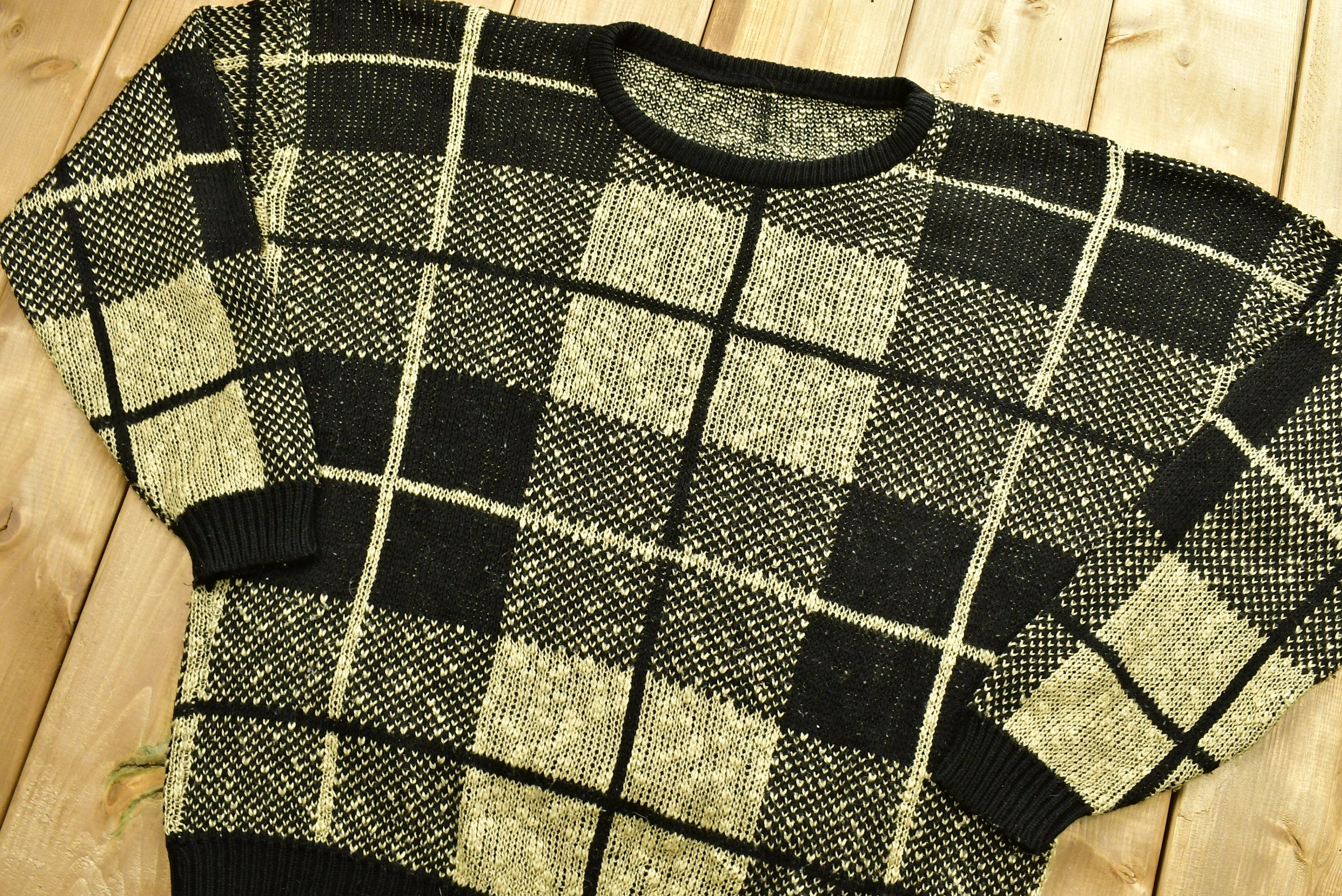 Vintage 90's Plaid Graphic Knitted Sweater