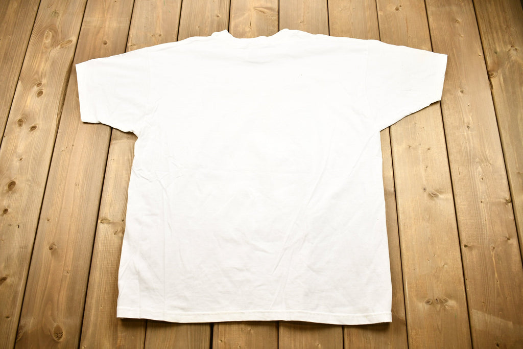 Vintage 1990s Close Encounters Killer Whale Graphic T-Shirt