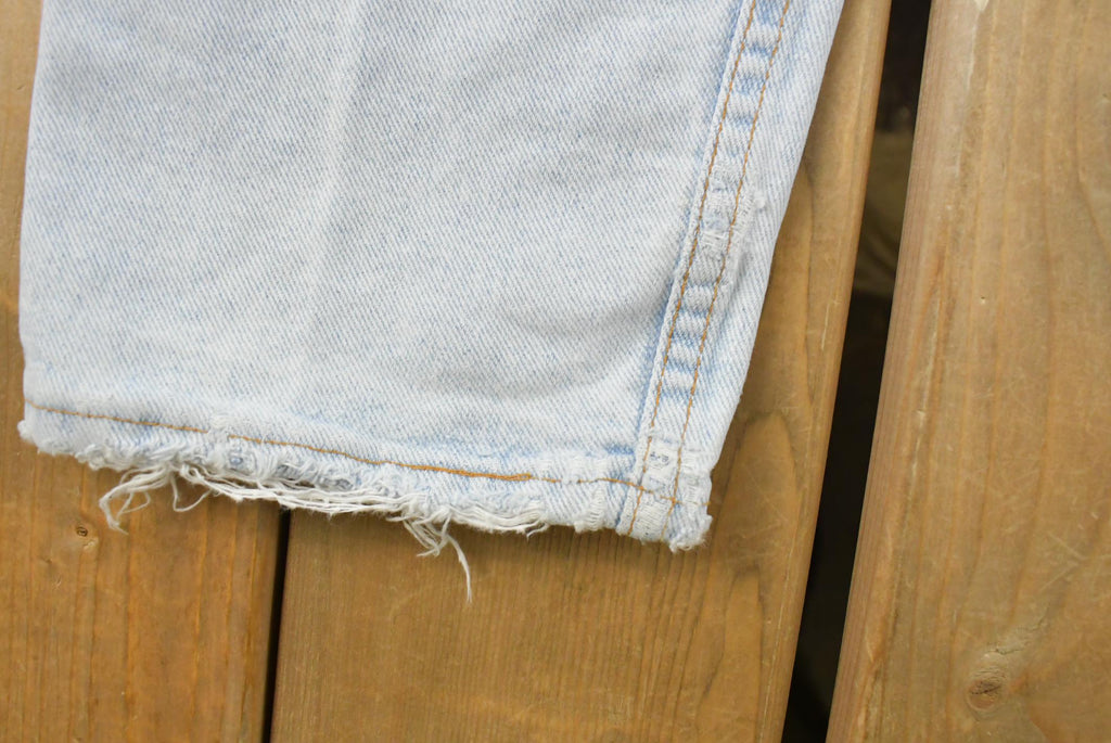 Vintage 1990s Levi's 550 Relaxed Tapered Fit Denim Jeans Men's 32 x 32.5 / 90s Levi's / Distressed Sun Faded Jeans / Made in USA
