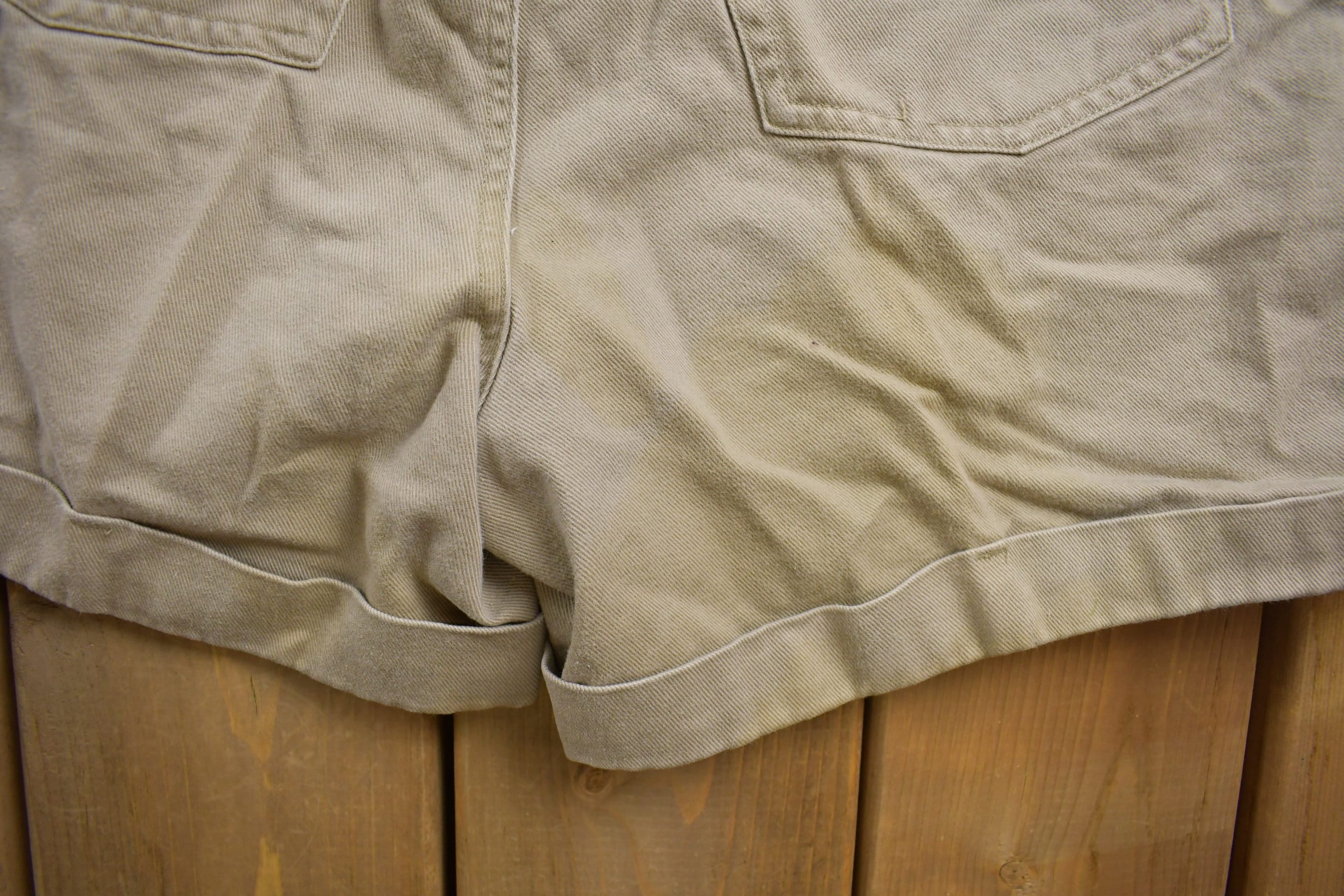 Vintage 1990s Looney Tunes Tweety Bird Beige Shorts Size 28