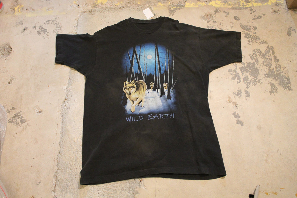 Vintage 1990s Wild Earth Wolf Theme Graphic T Shirt