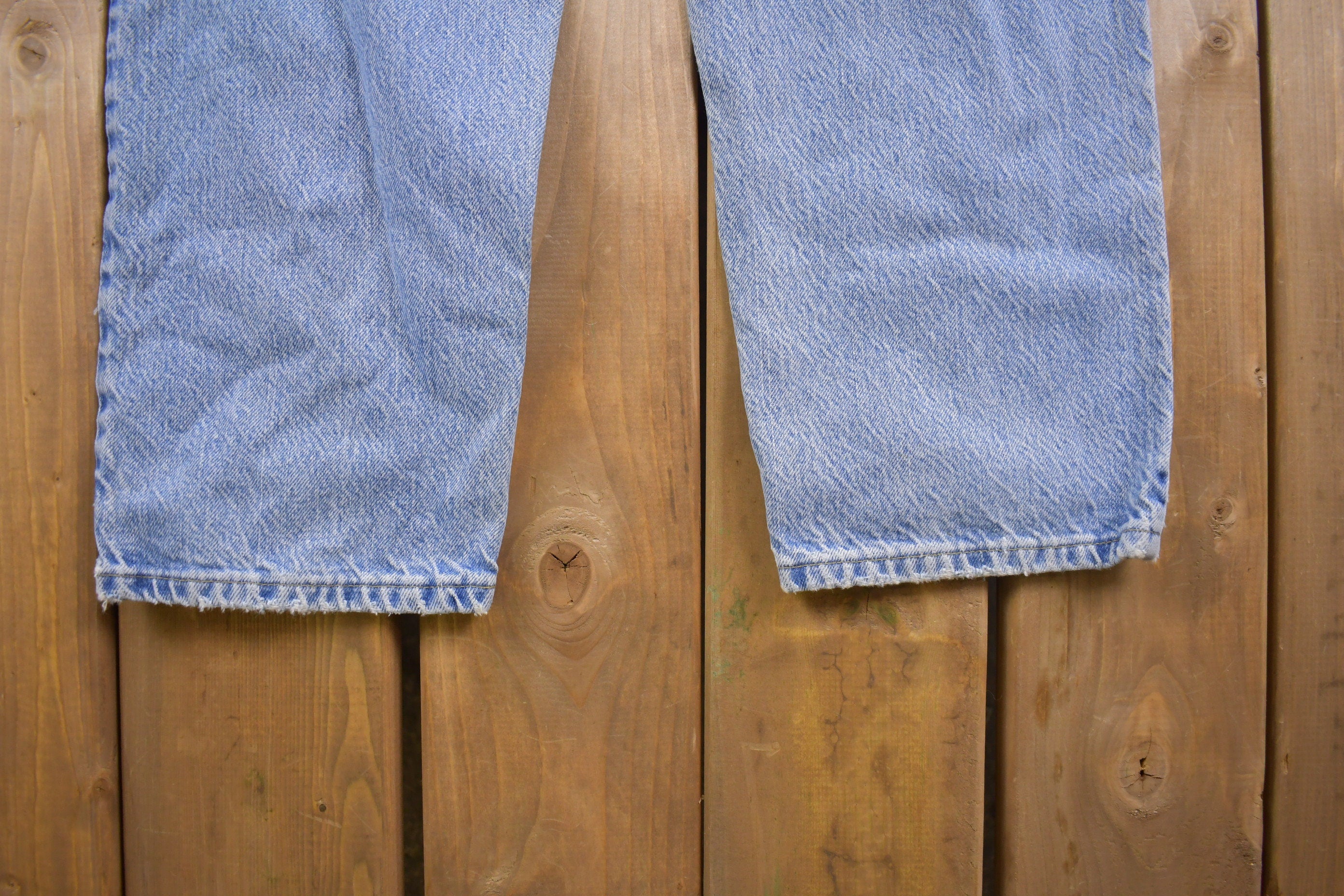 Vintage 1990s Lee Light Wash Blue Denim 28 x 29