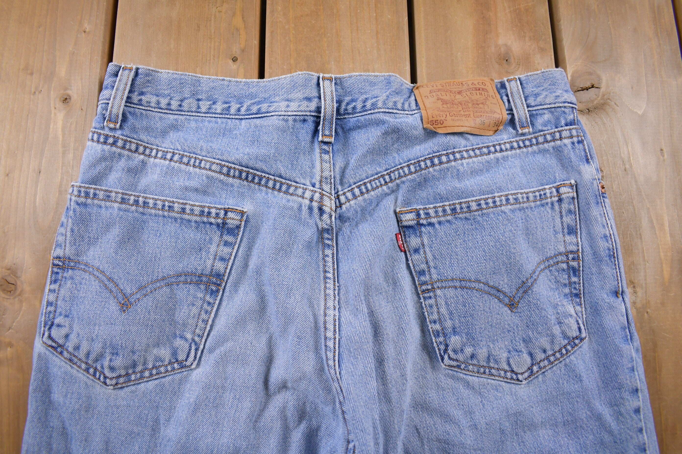 Vintage 1990s Levi's 550 Red Tab Jeans Size 34 x 33