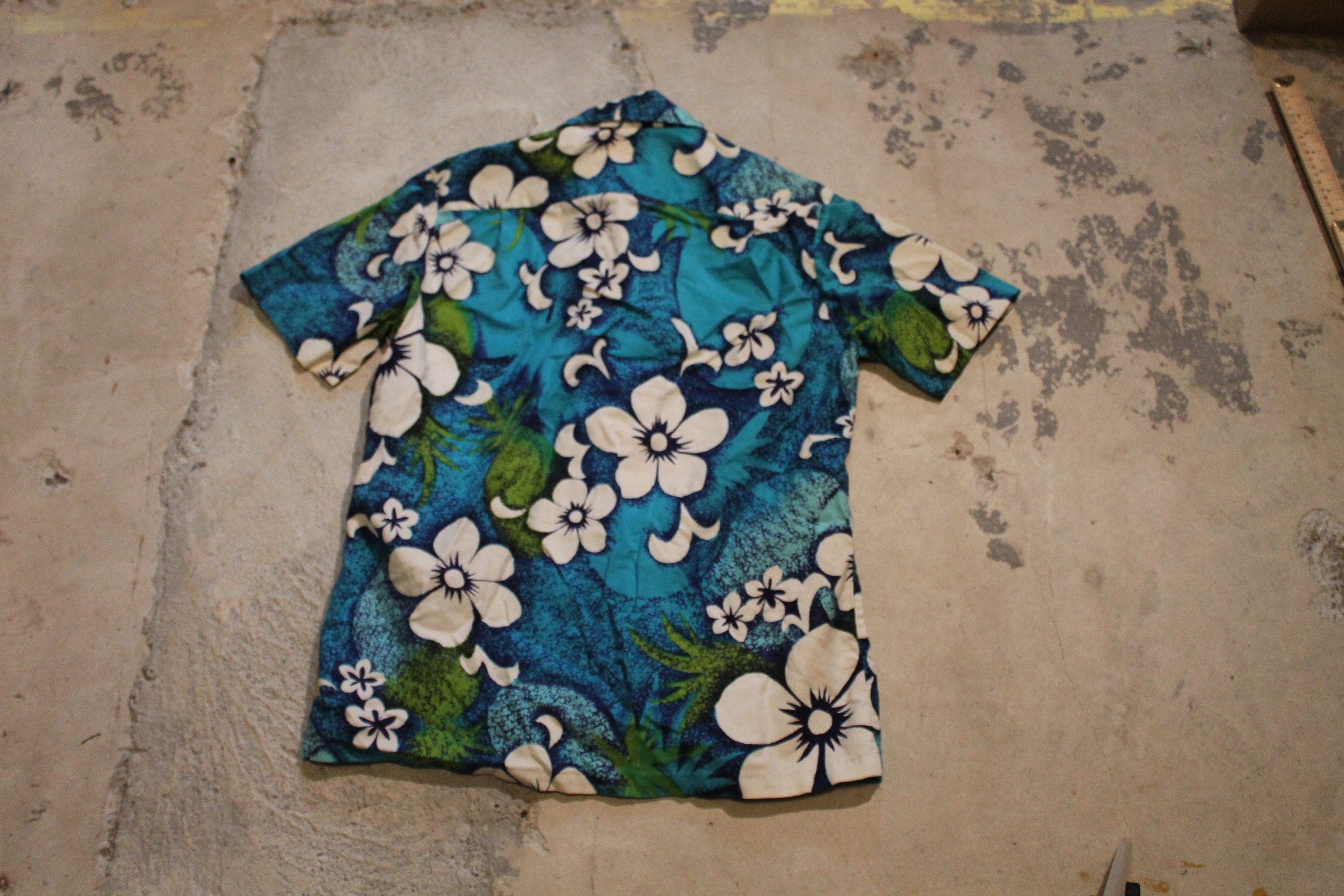 True Vintage 1960s Hawaiian Floral T-Shirt