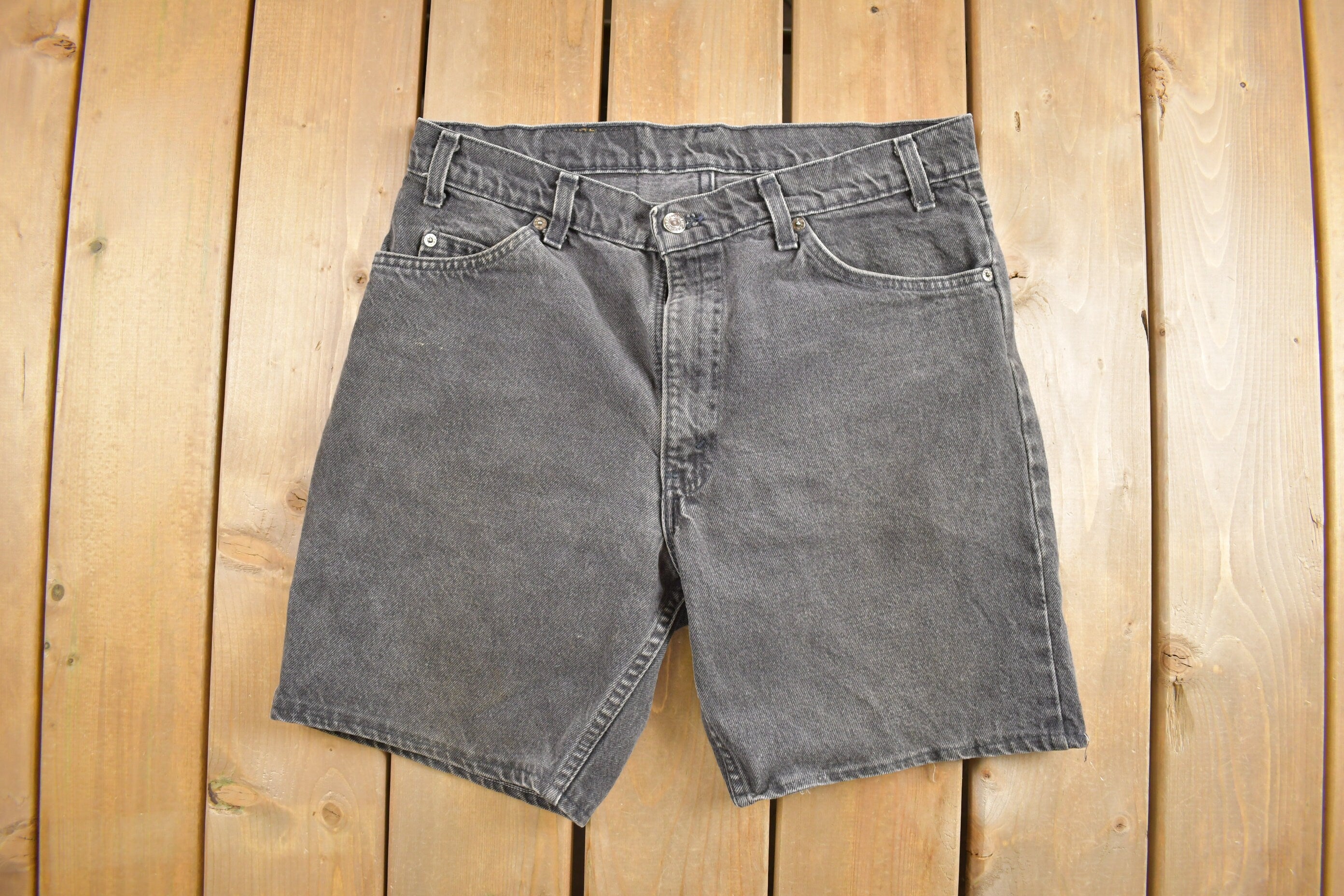 Vintage 1990s Levi's 550 Red Tab Jean Shorts 33 x 7