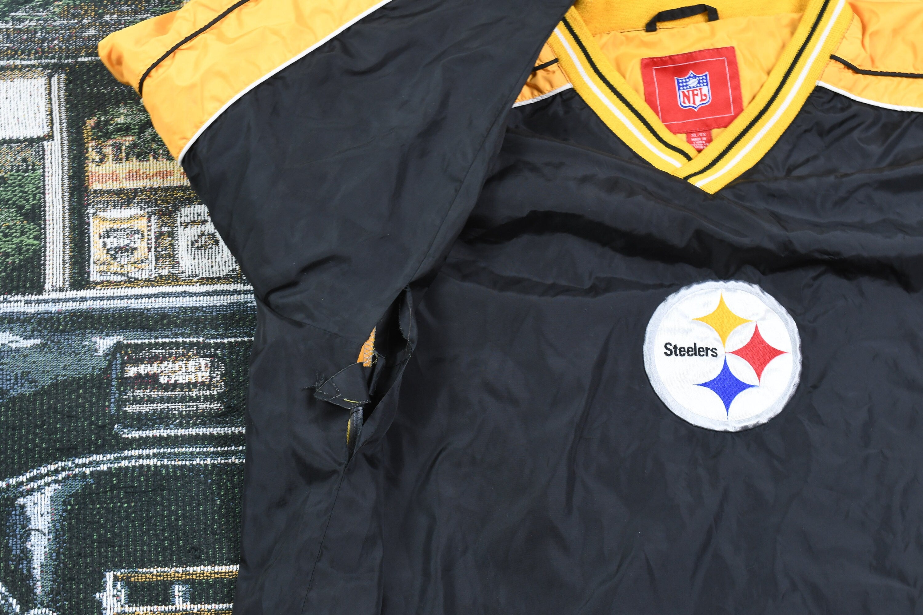 Vintage 1990s Pittsburgh Steelers NFL Pullover Windbreaker
