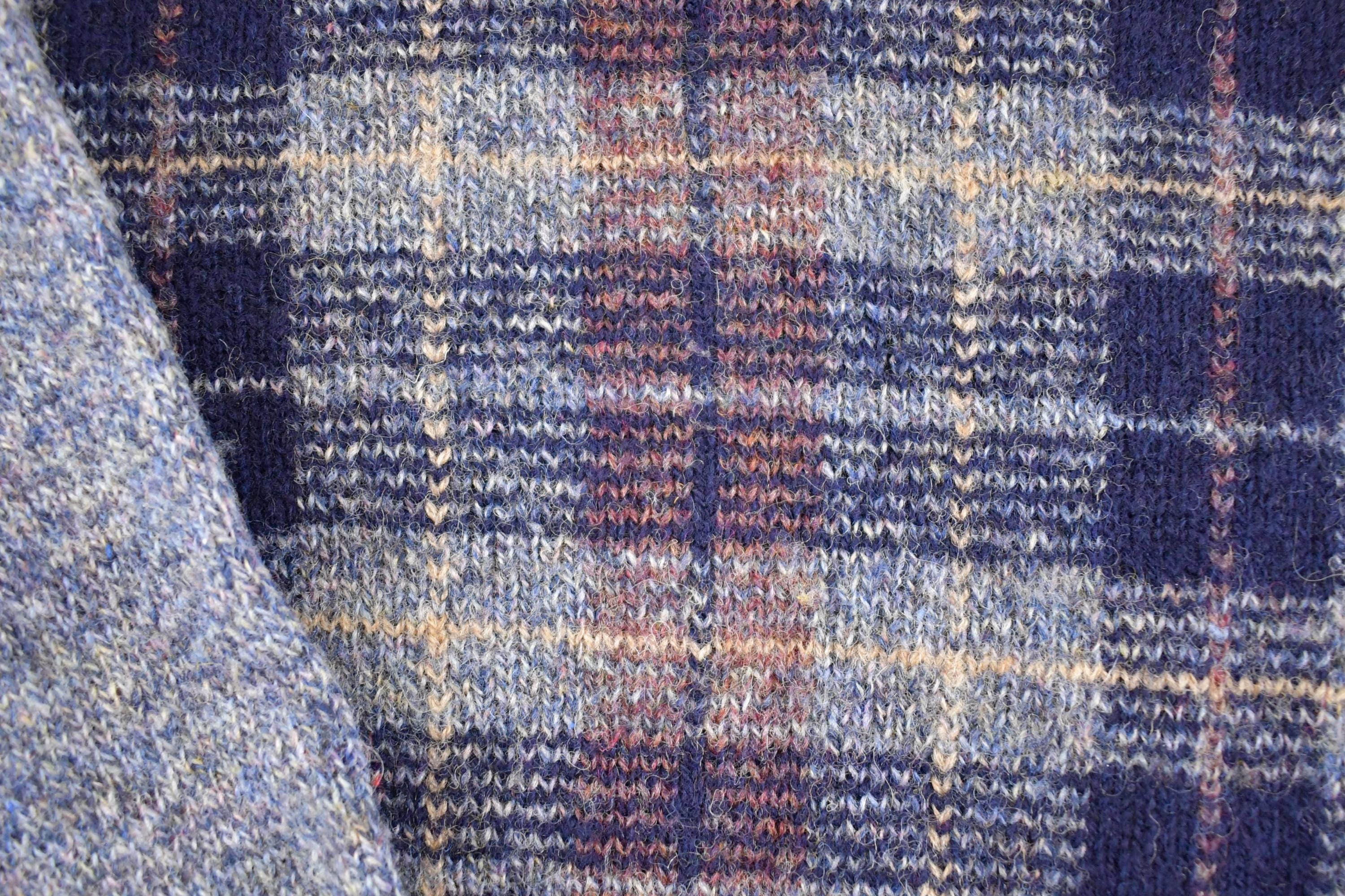 Vintage 1990s Oakton Ltd Wool Knit Crewneck Sweater Mens M / 90's Abstract Pattern 3D Shetland Wool Sweatshirt