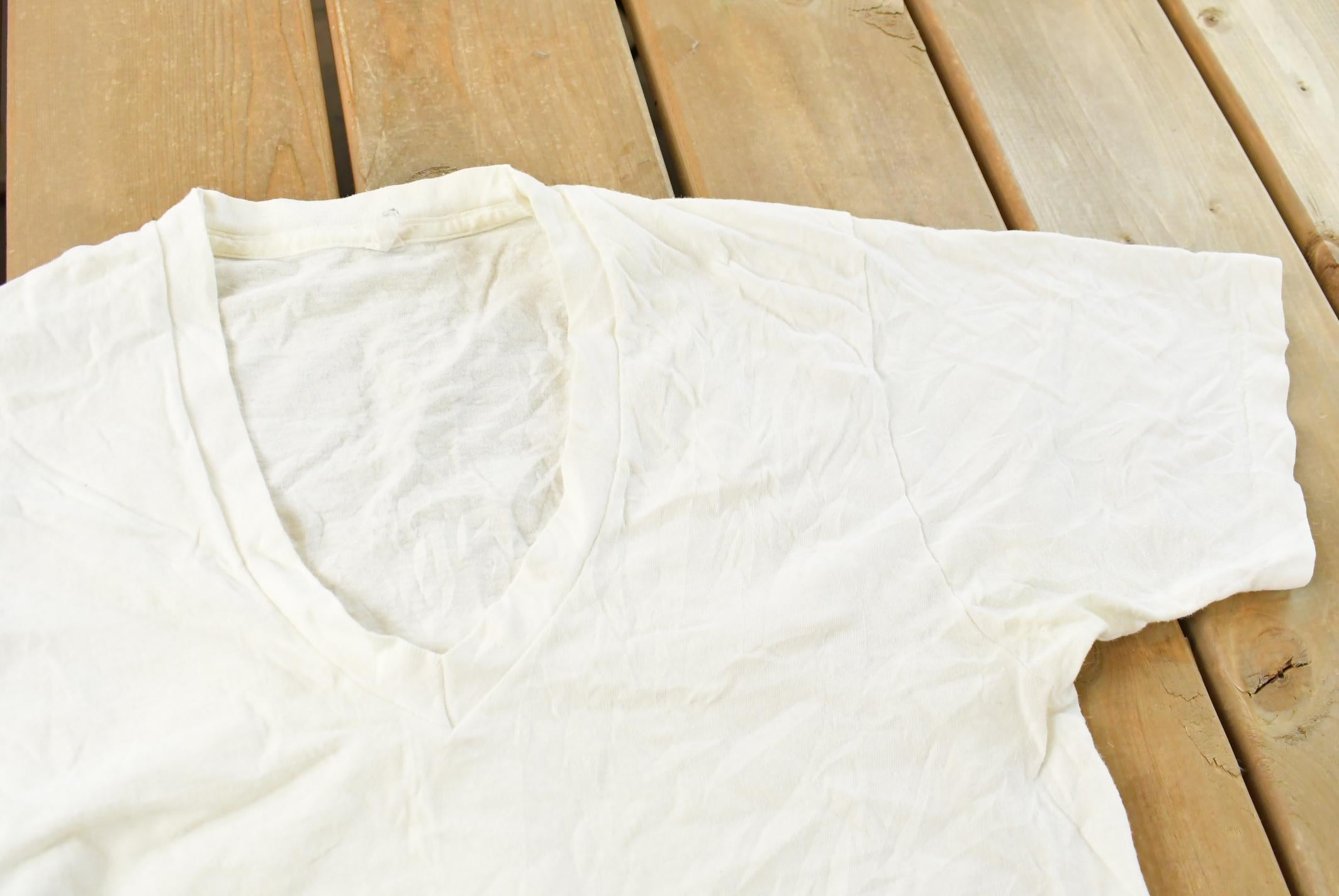 Vintage 1980s Fruit of the Loom Blank V-Neck T-Shirt Men's Small
