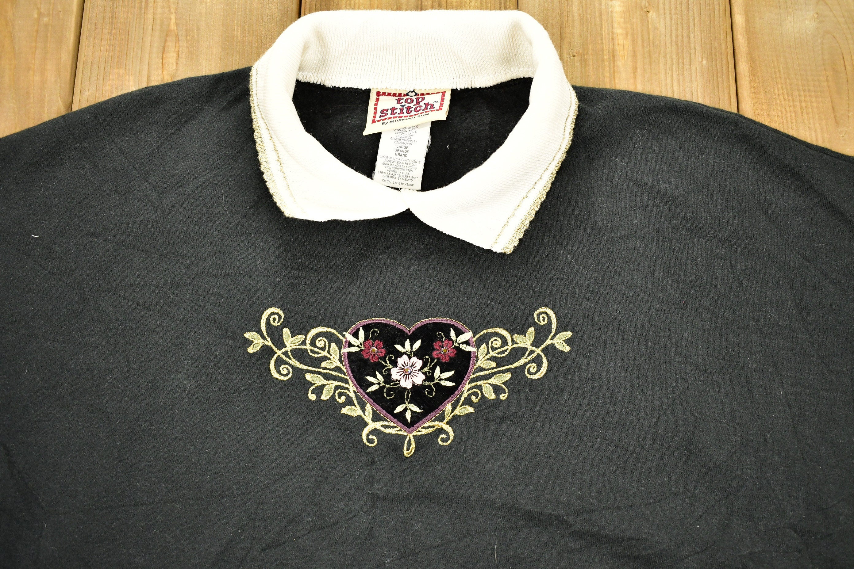 Vintage 1990s Hearts Embroidered Cute Crewneck Sweater