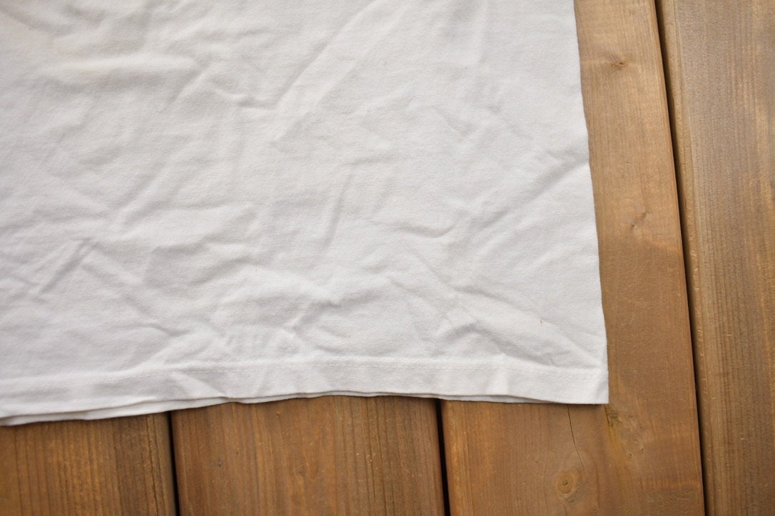 Vintage 1990s Dolphins Turtle Sea Fish Theme Graphic T-Shirt