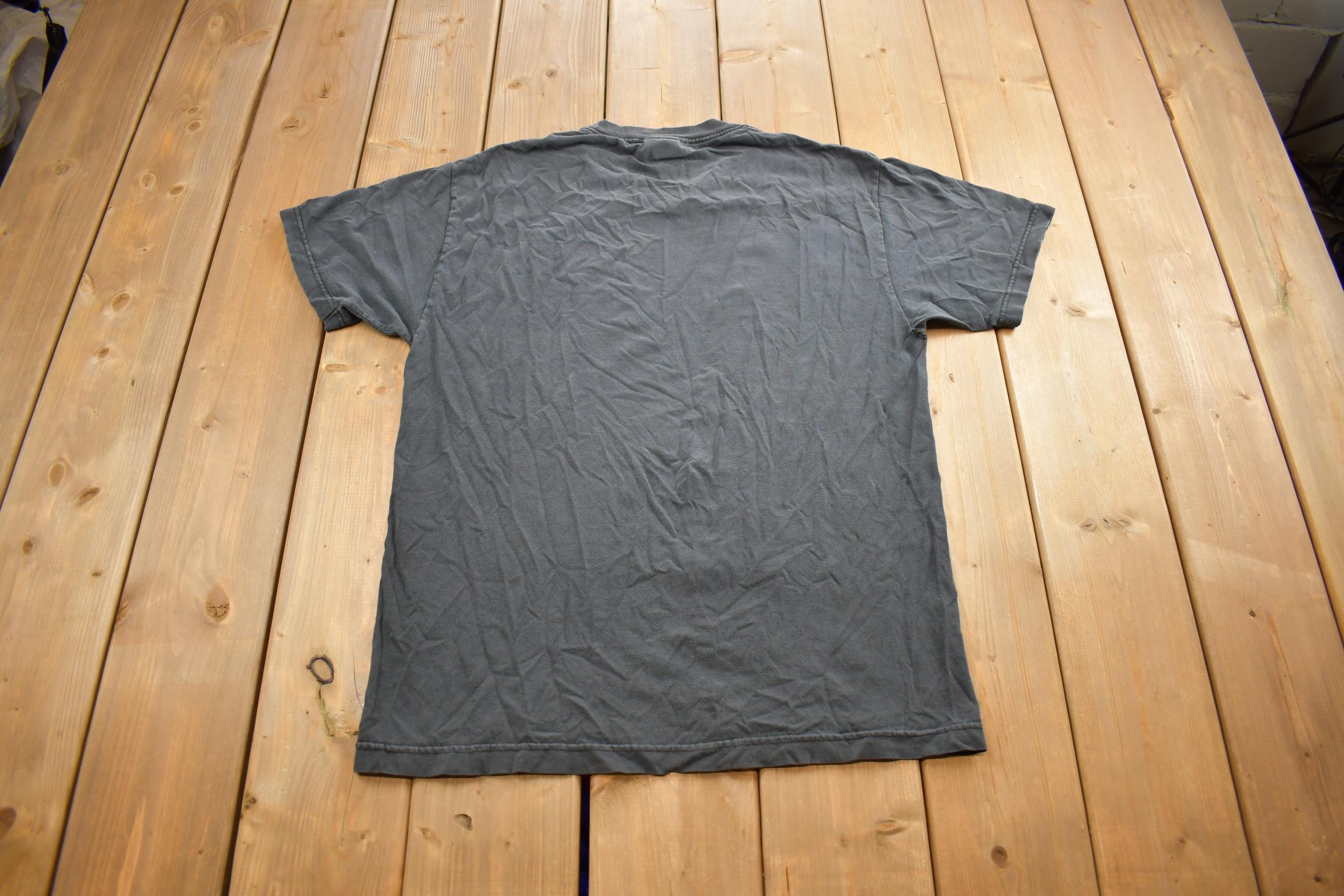 Vintage 2000s Nike Big Swoosh Graphic T-Shirt